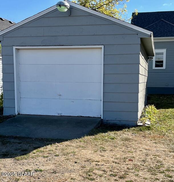 216 6TH Avenue S