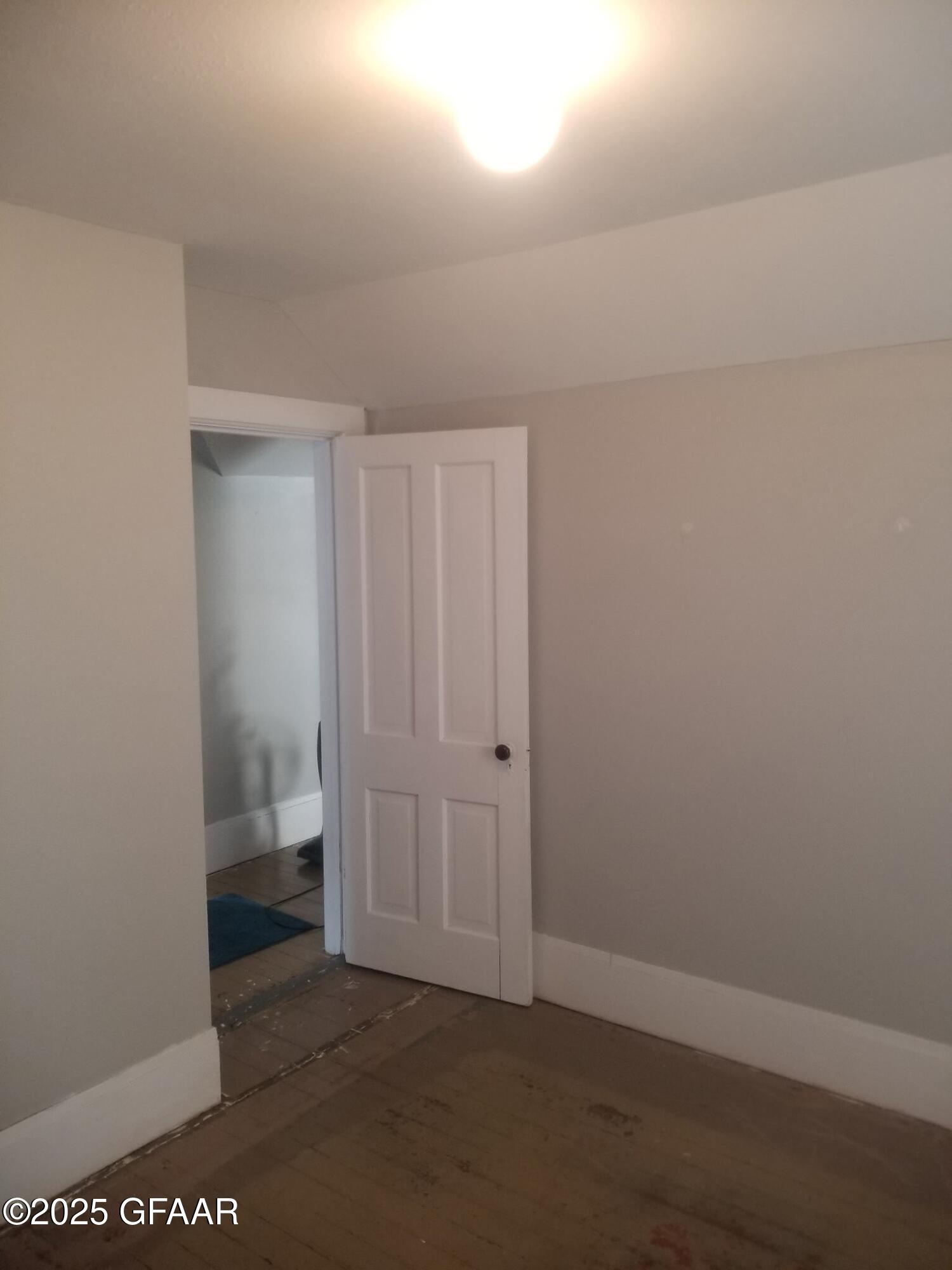 216 6TH Avenue S