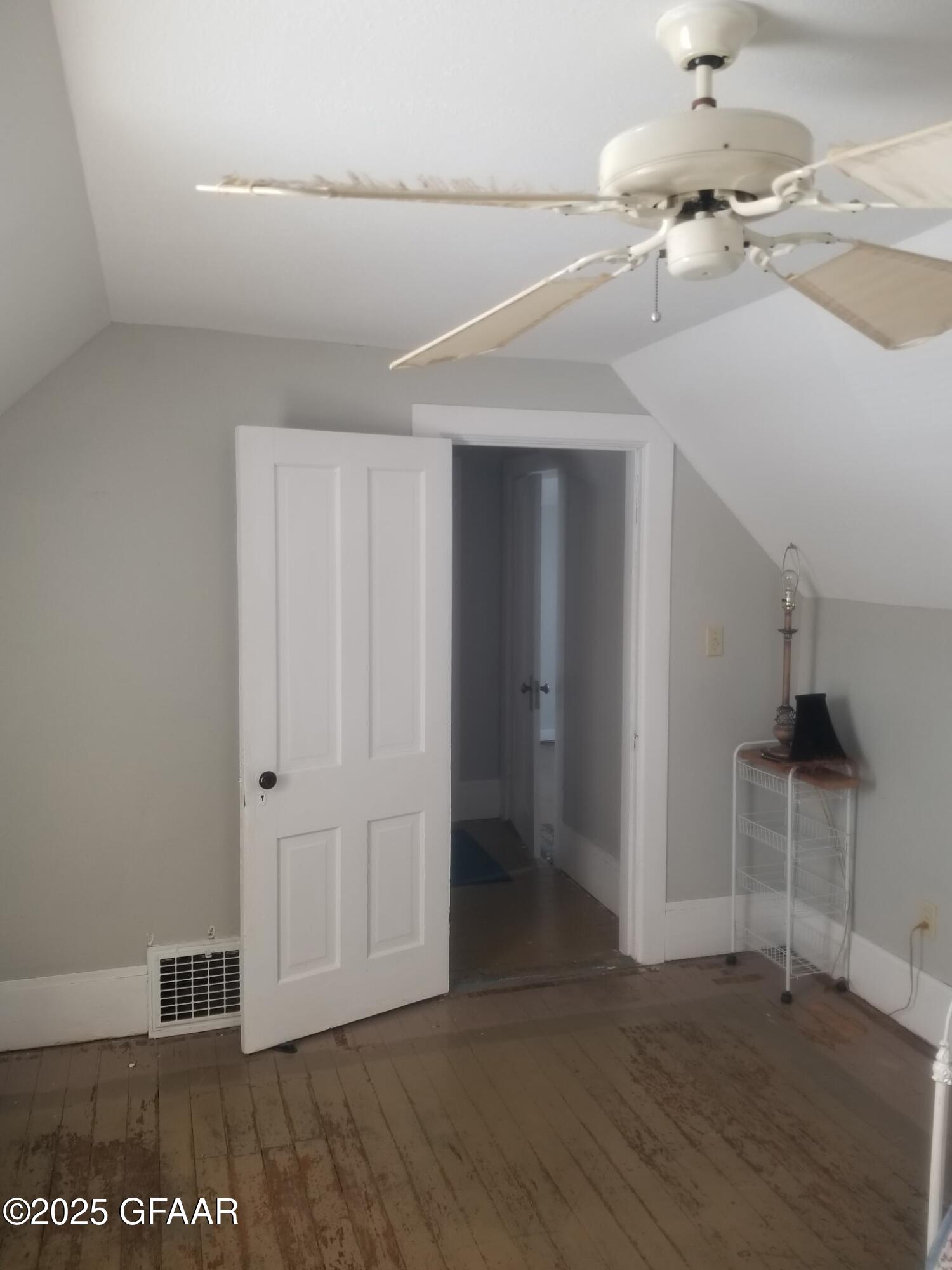 216 6TH Avenue S