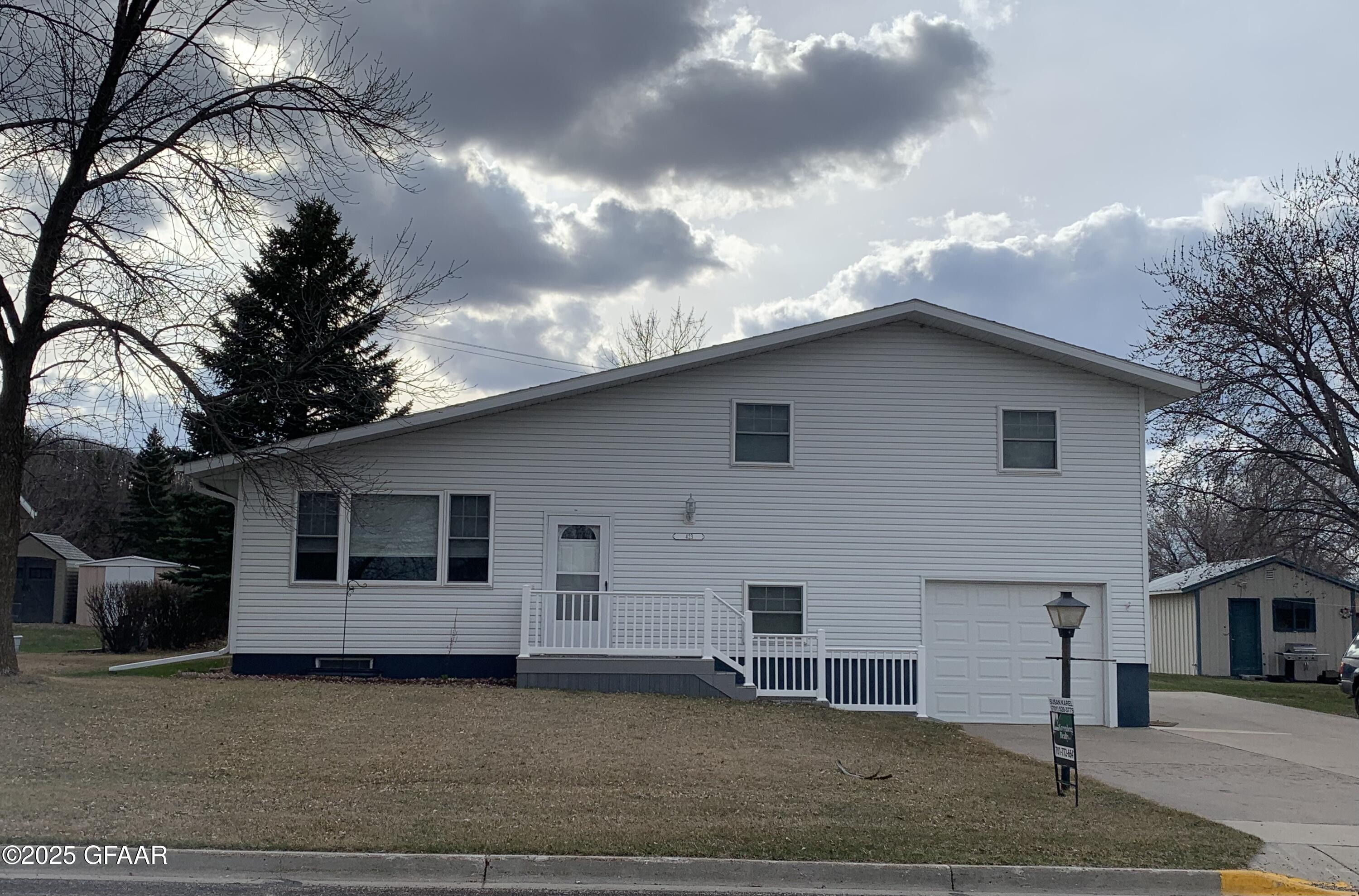 423 EMMERLING Circle
