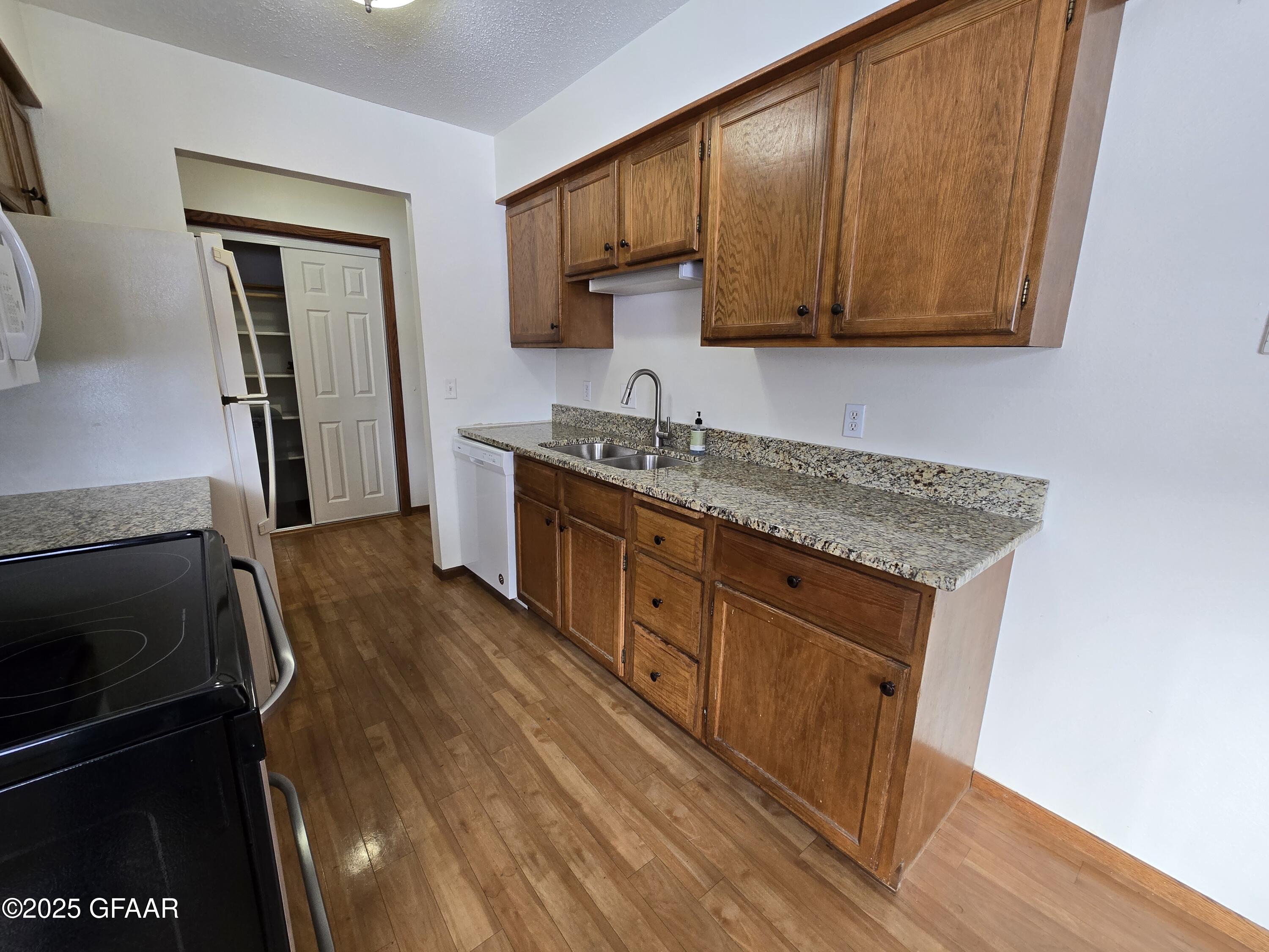 2325 LIBRARY Lane, 12