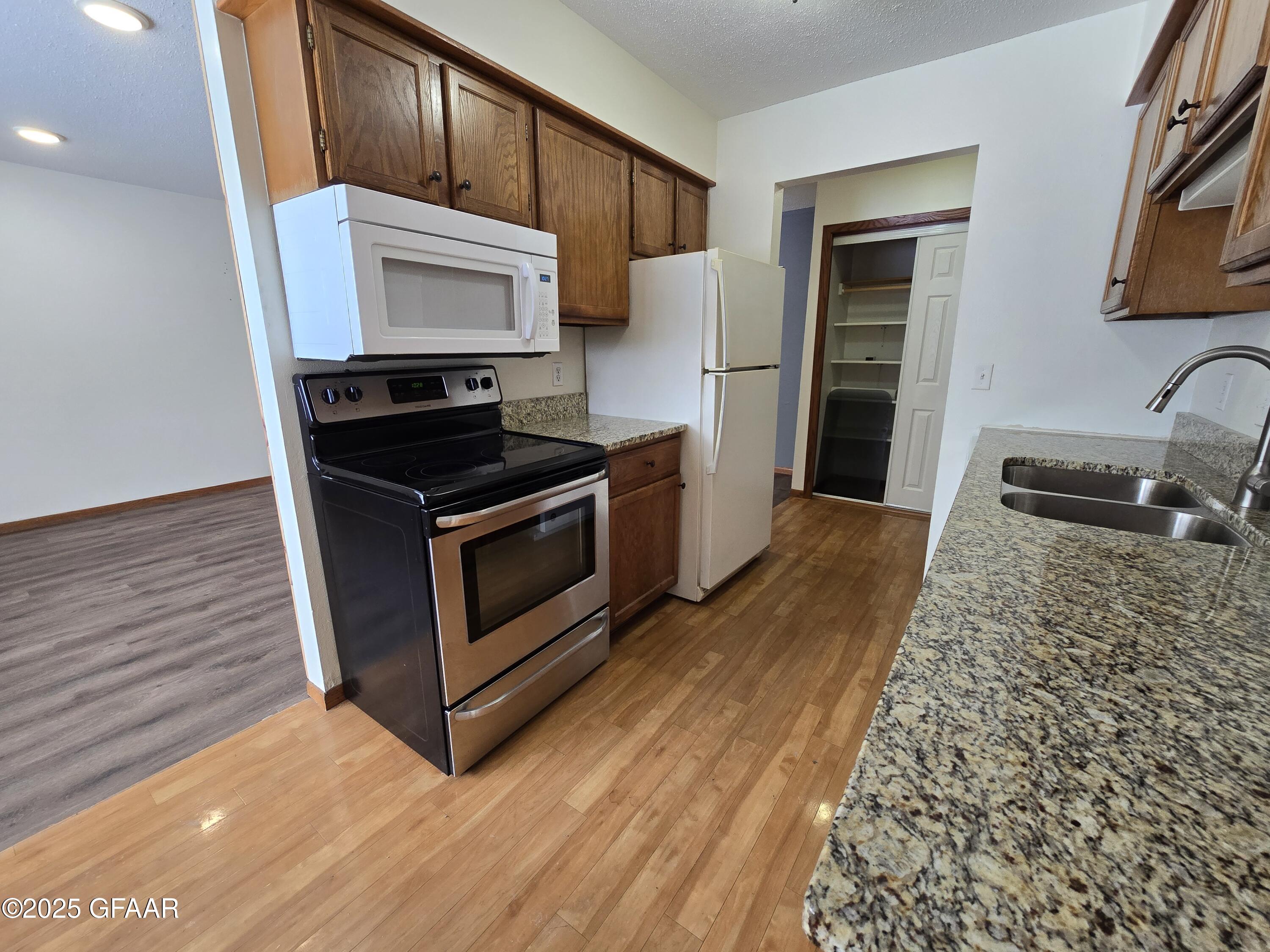 2325 LIBRARY Lane, 12