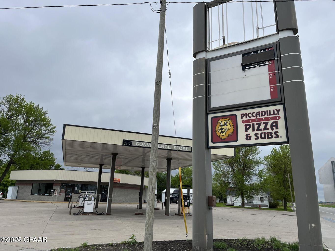 116 BROADWAY Street E