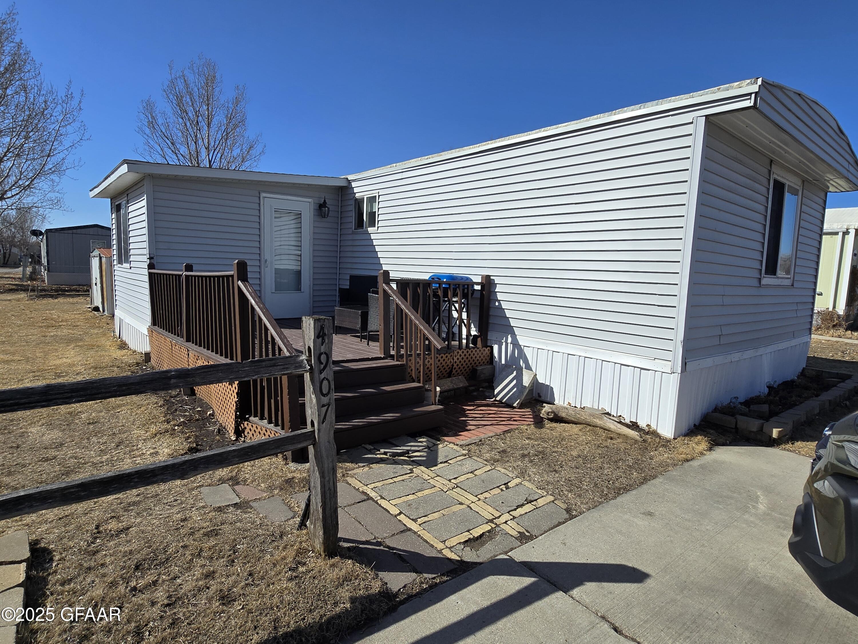 4907 GOLDEN GATE Drive