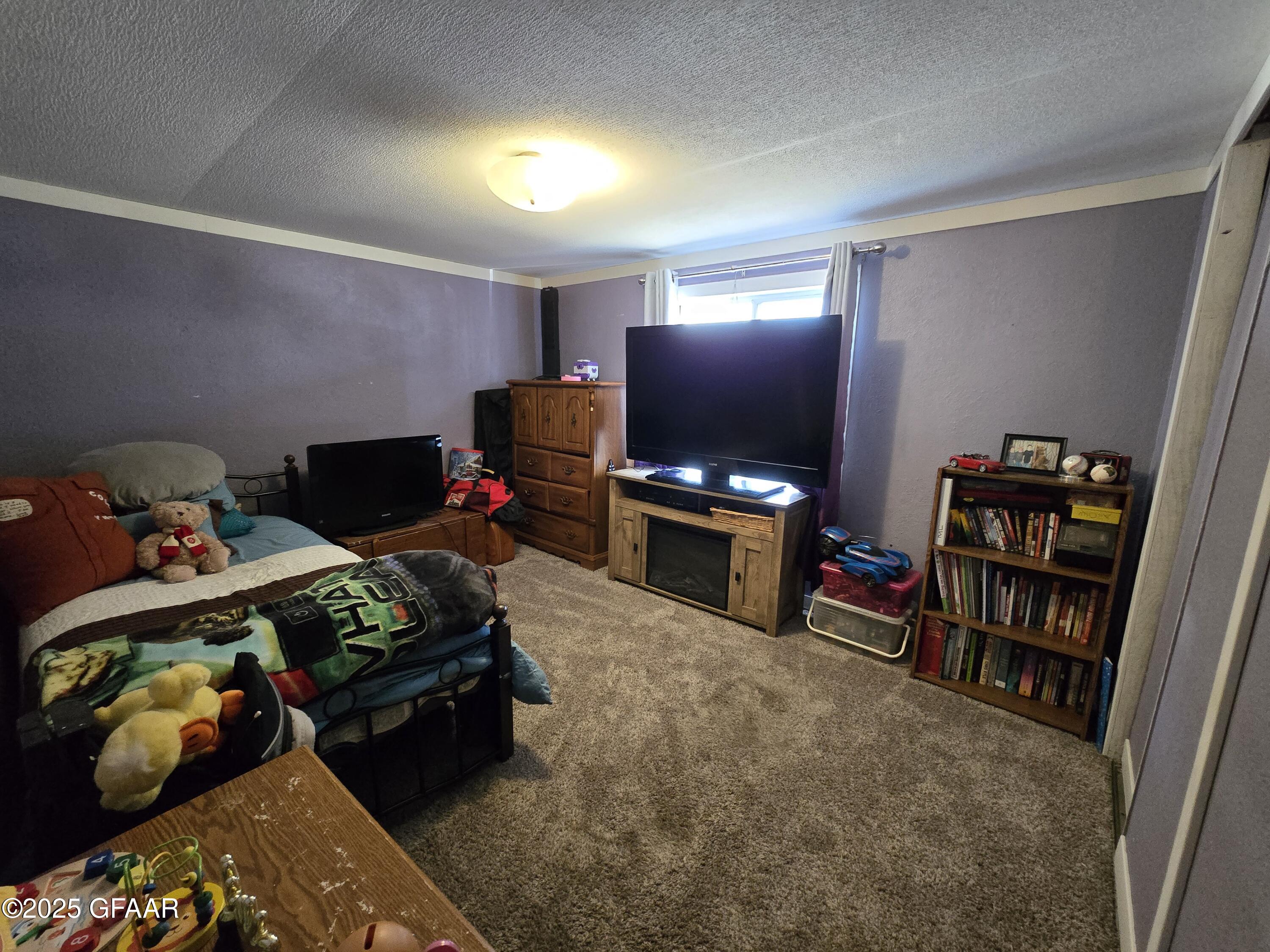 4907 GOLDEN GATE Drive