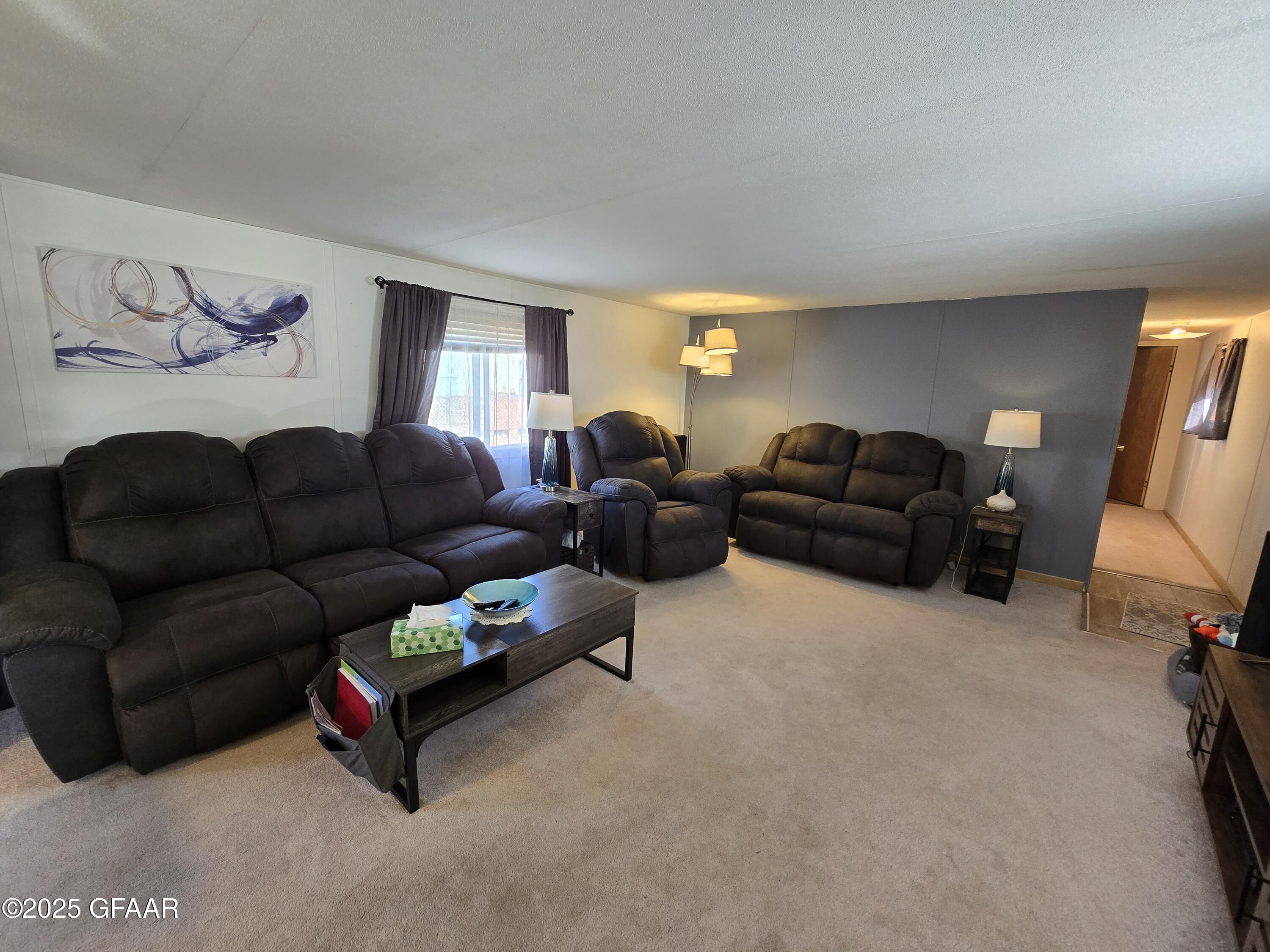 4907 GOLDEN GATE Drive