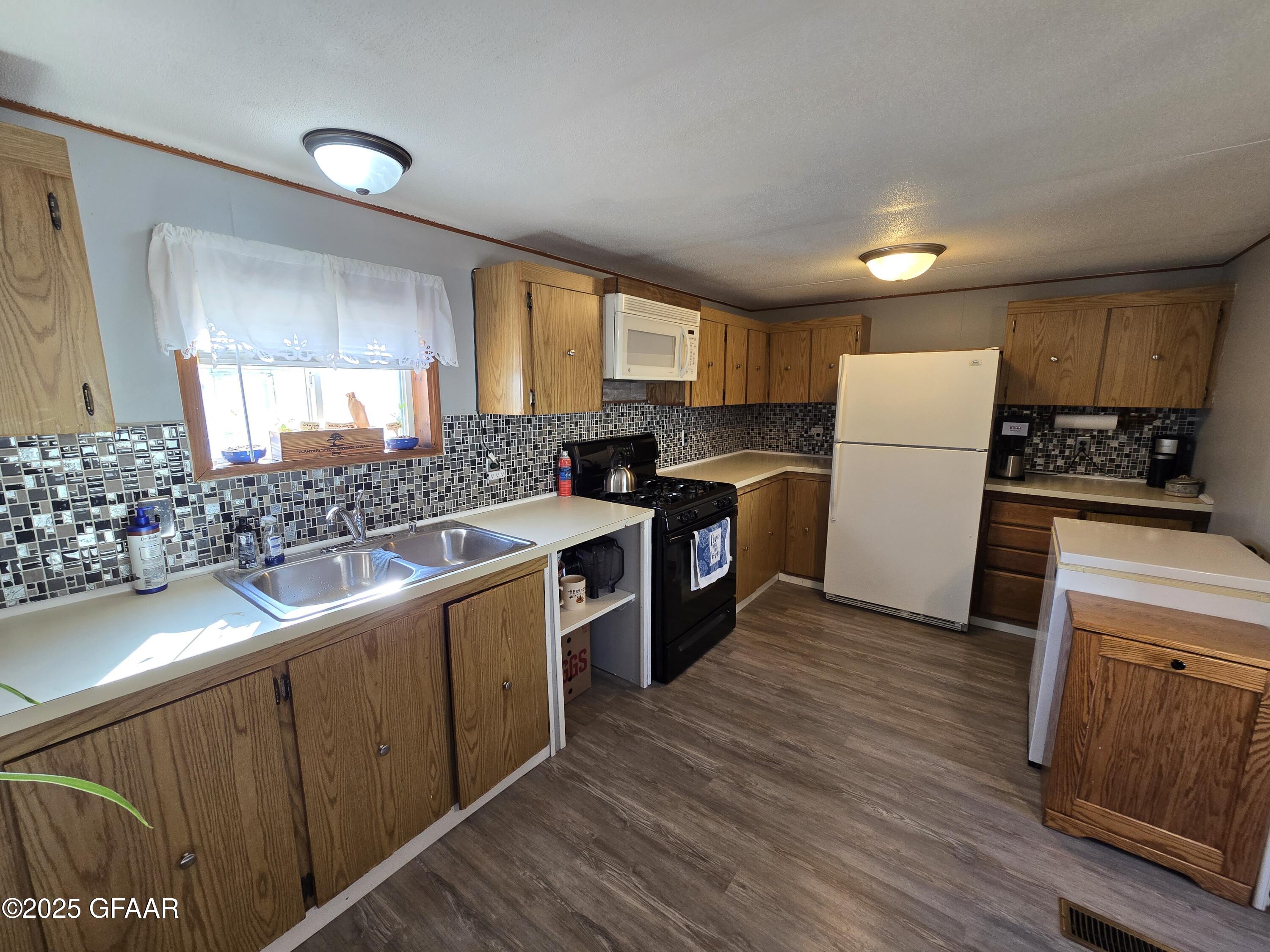 4907 GOLDEN GATE Drive
