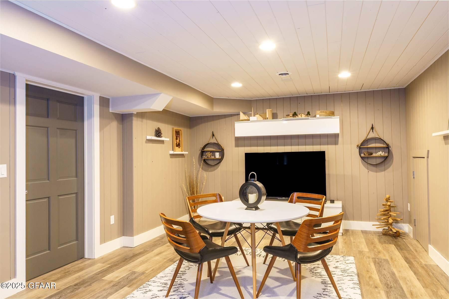 301 WOODLAND Circle