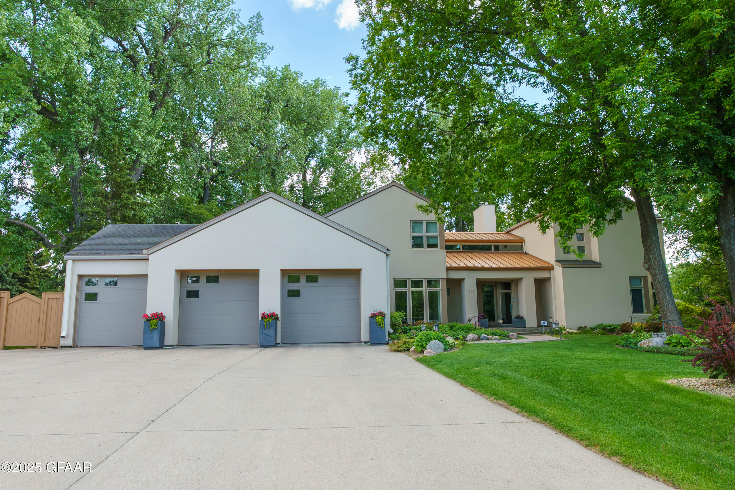 301 WOODLAND Circle
