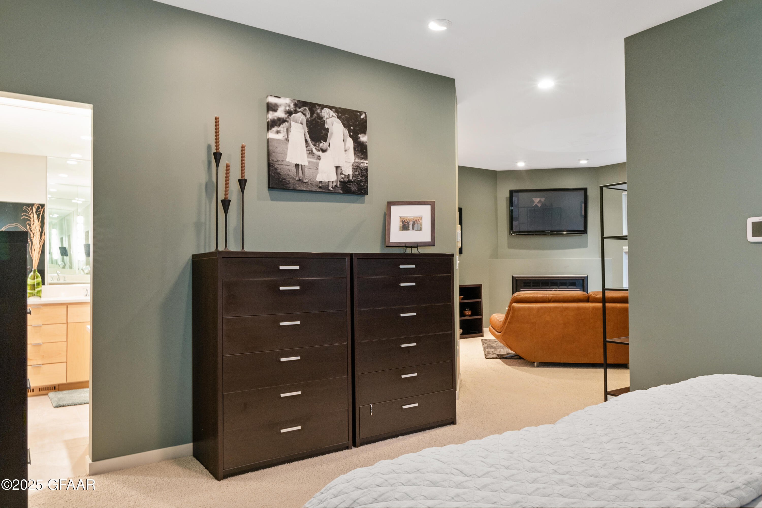 301 WOODLAND Circle