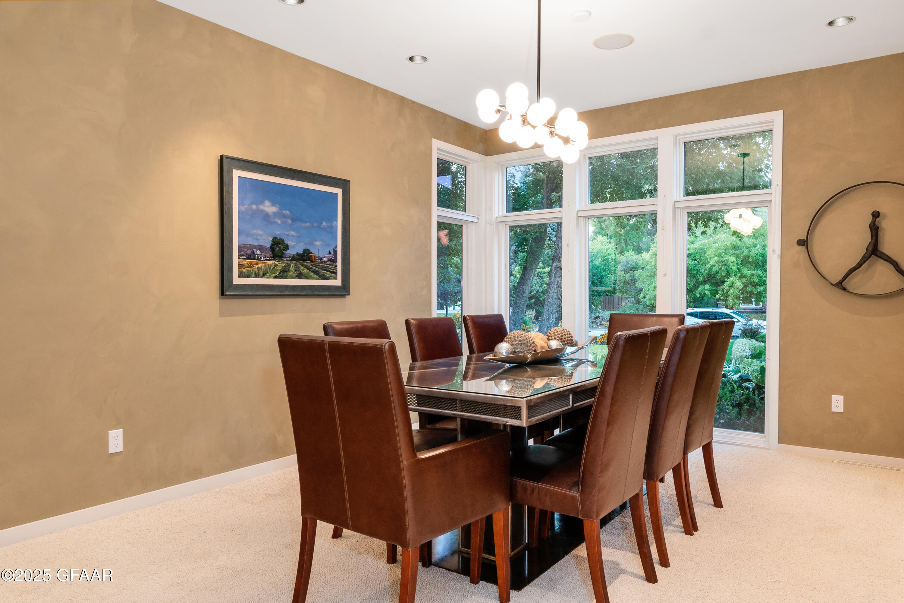 301 WOODLAND Circle