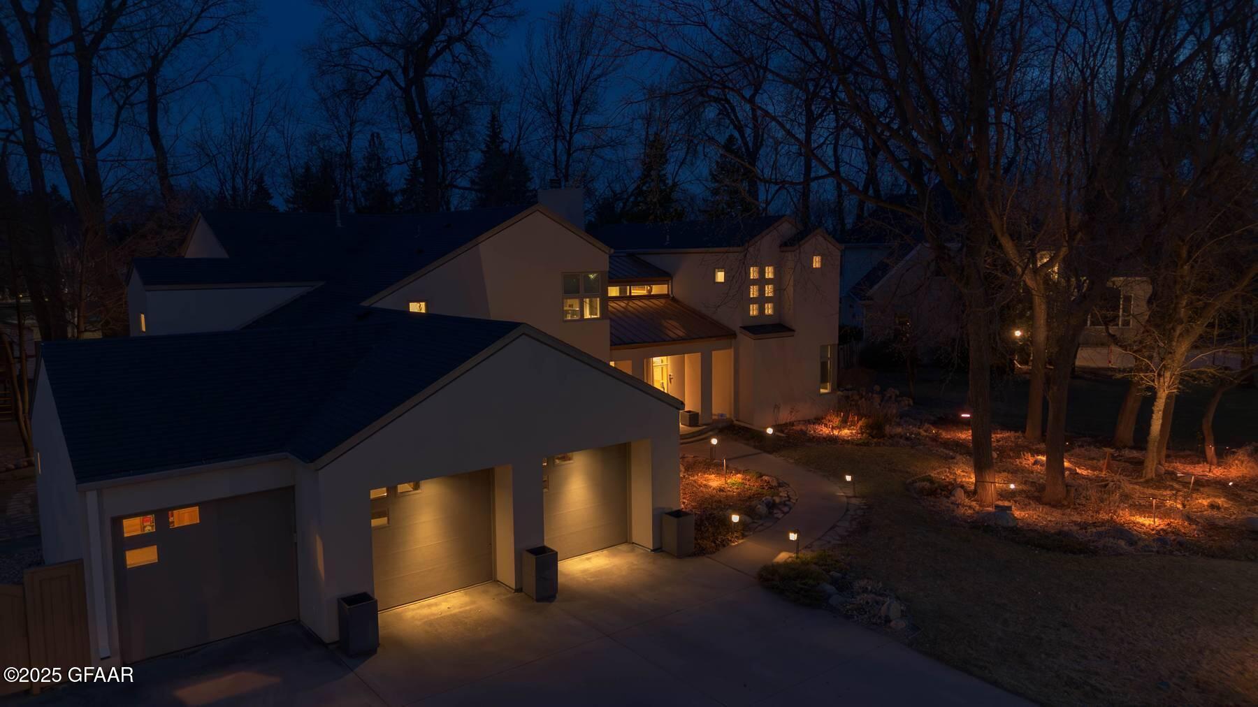 301 WOODLAND Circle