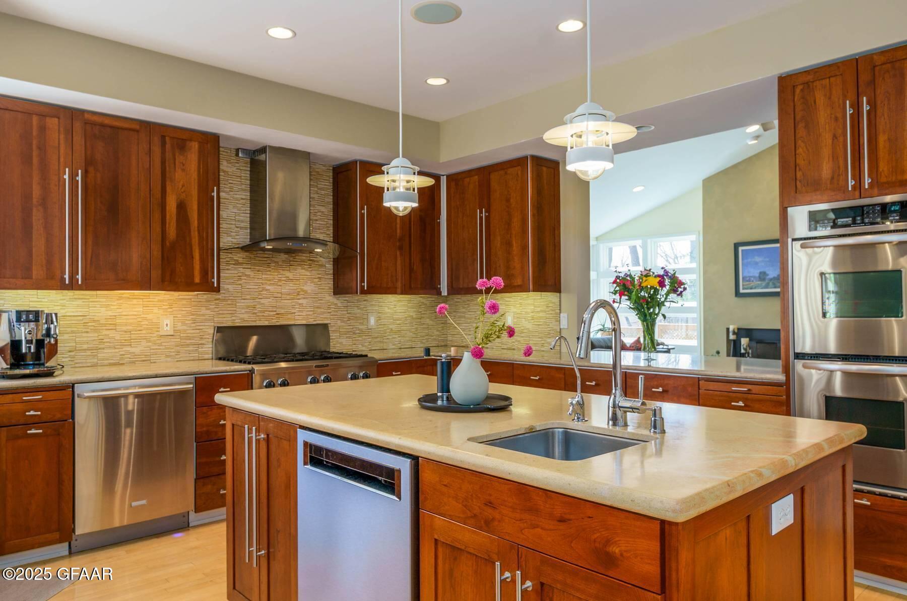 301 WOODLAND Circle
