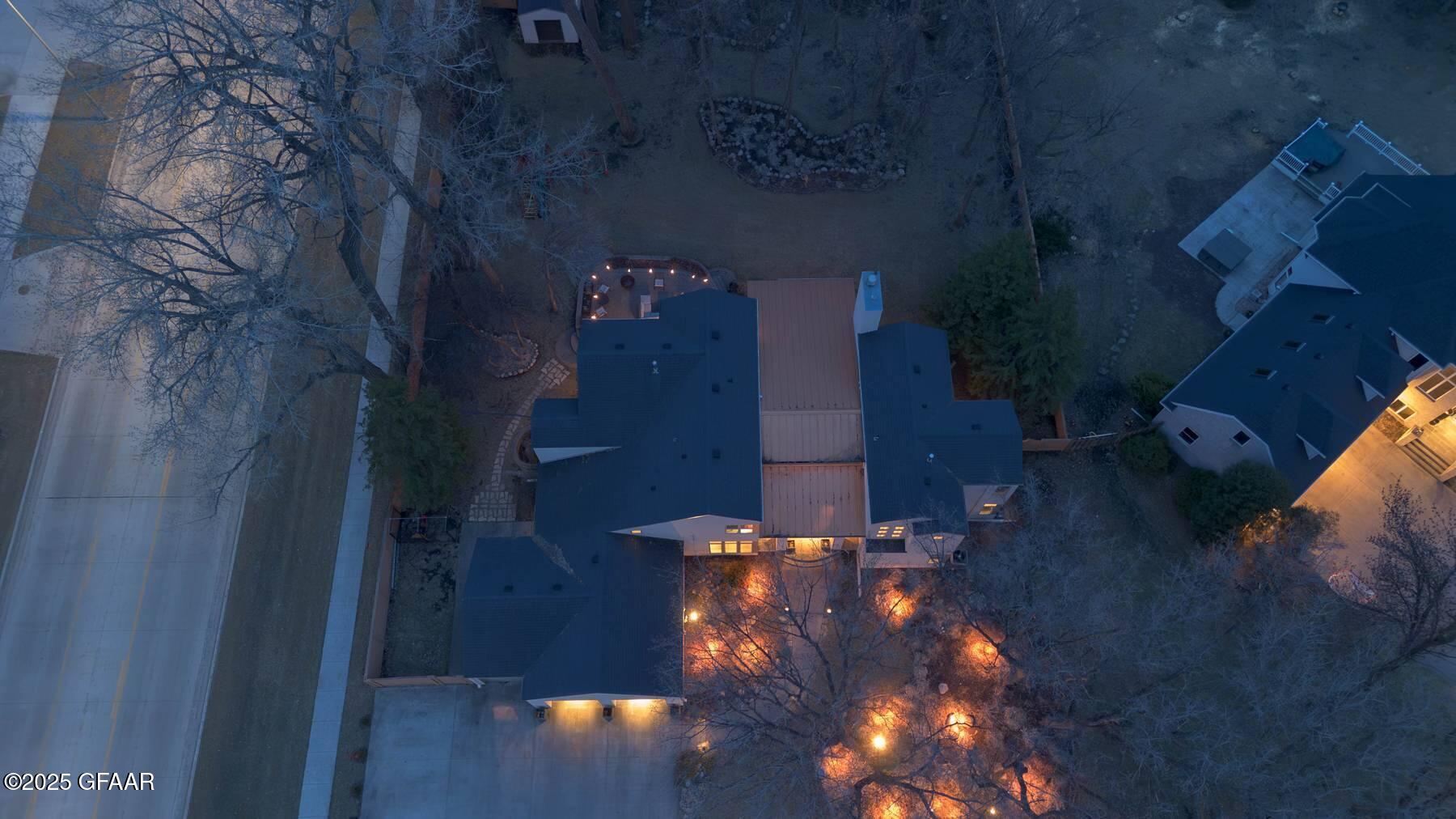 301 WOODLAND Circle