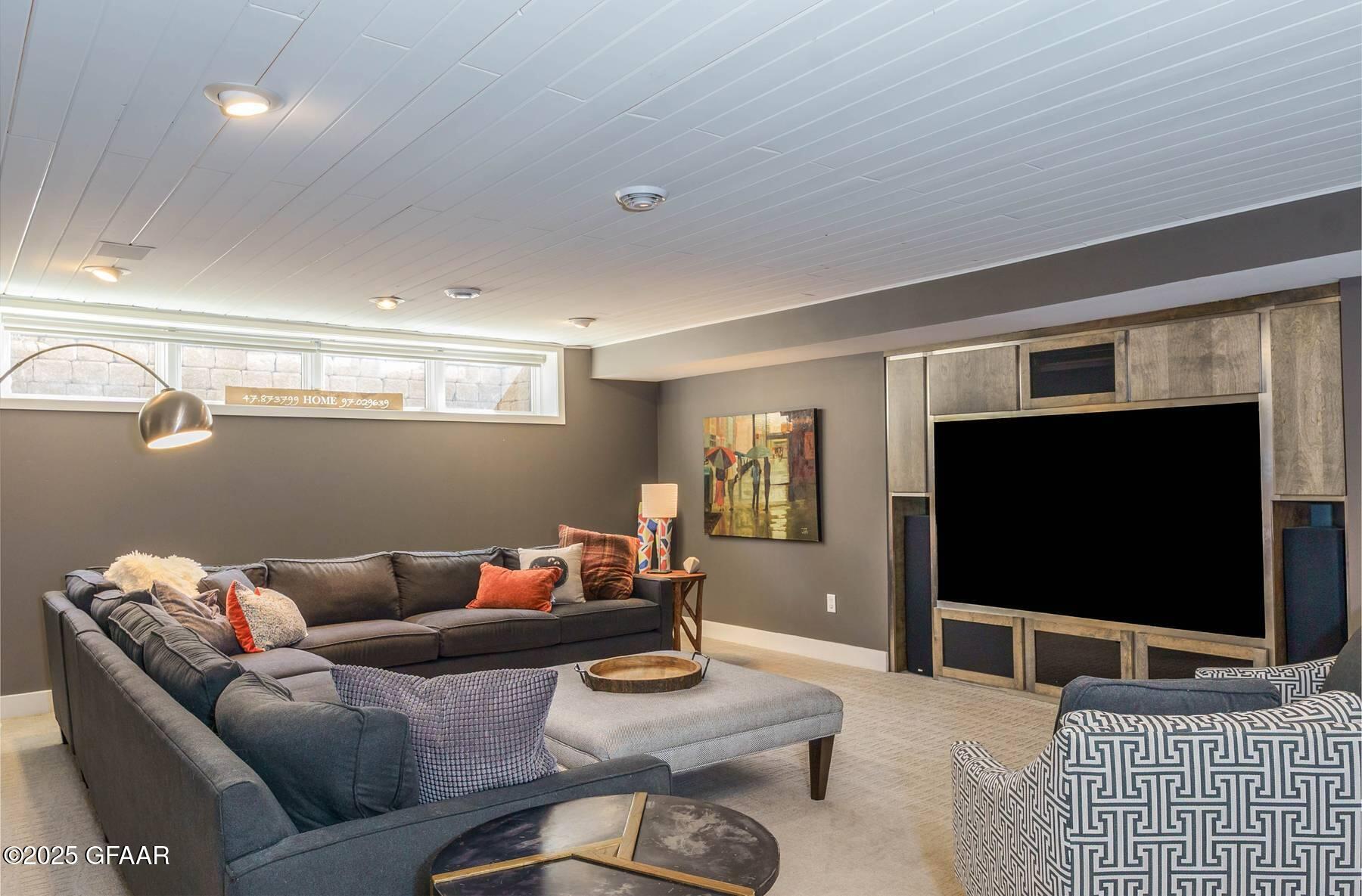 301 WOODLAND Circle