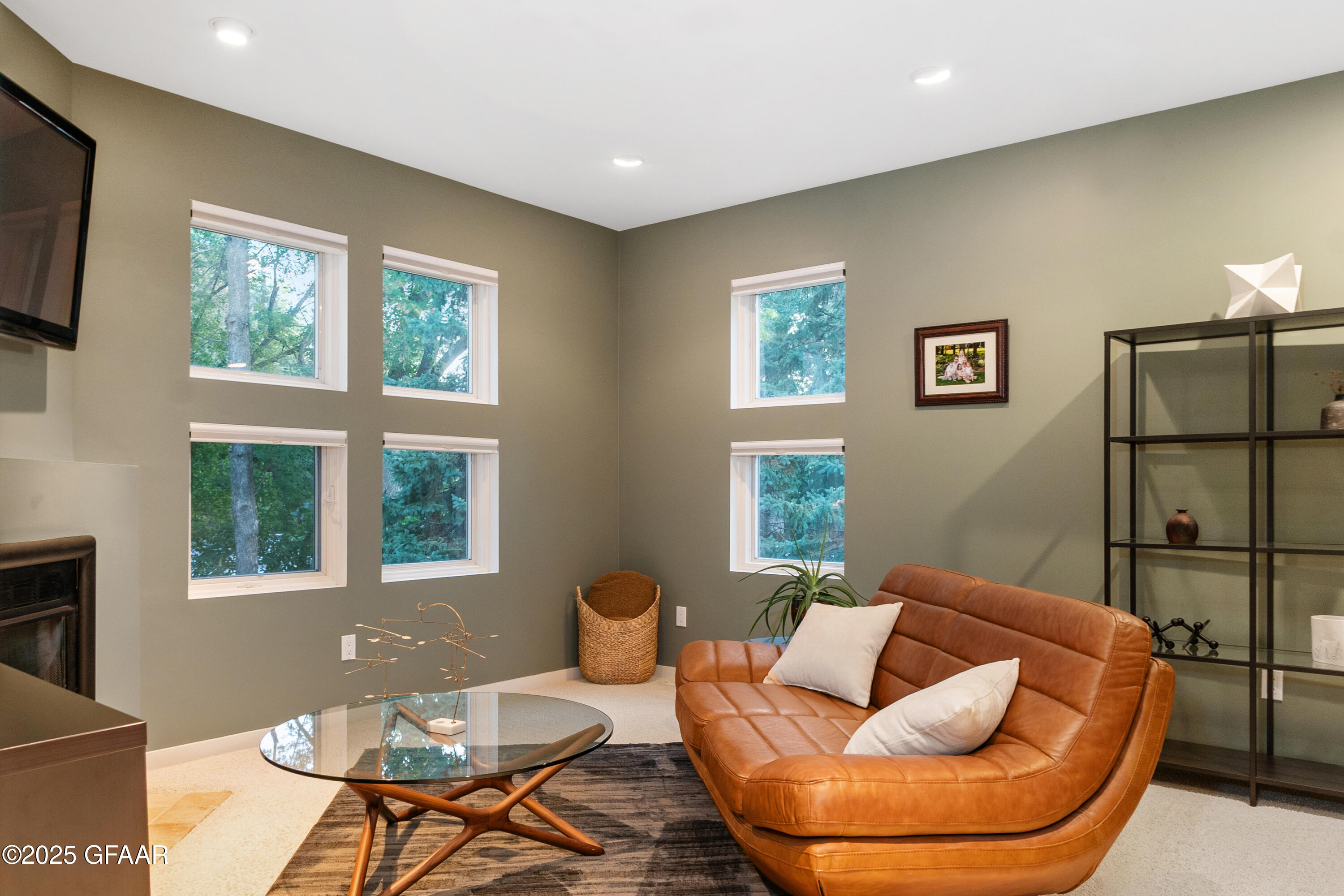 301 WOODLAND Circle
