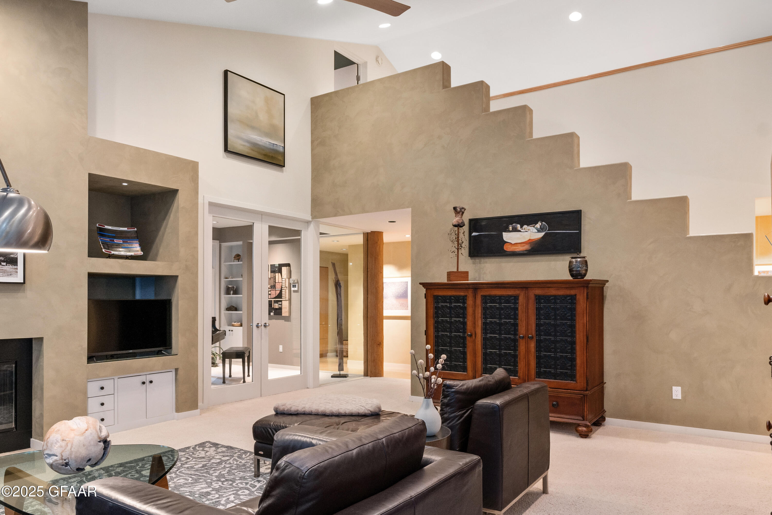301 WOODLAND Circle