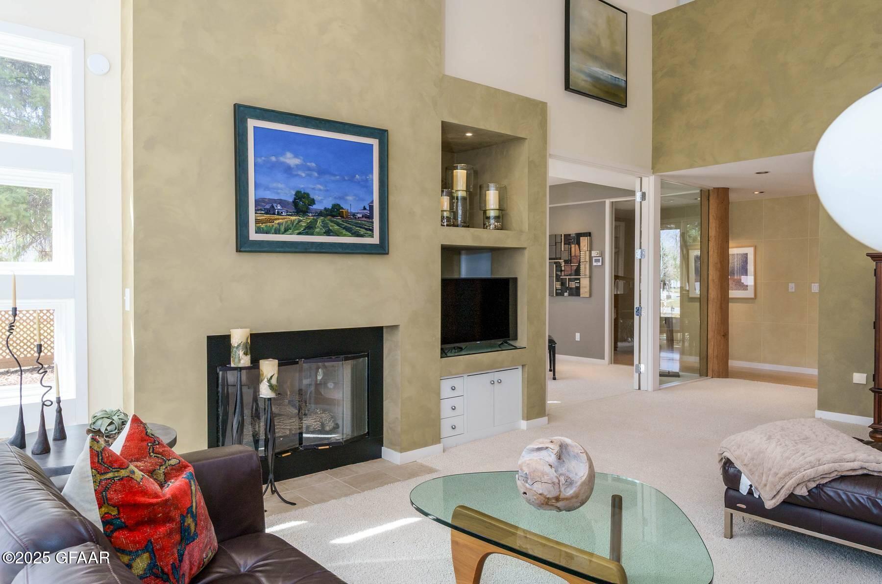301 WOODLAND Circle