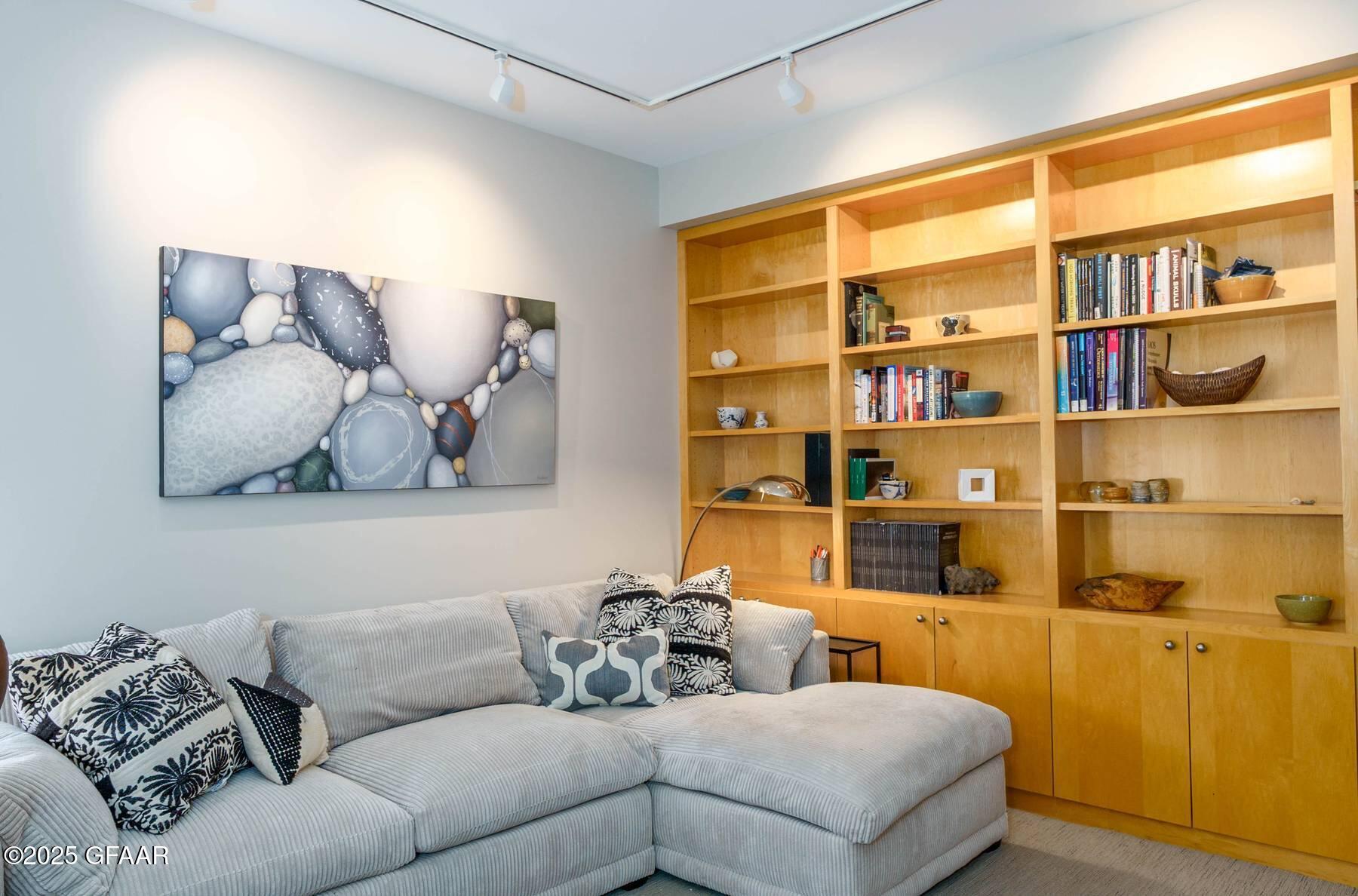 301 WOODLAND Circle