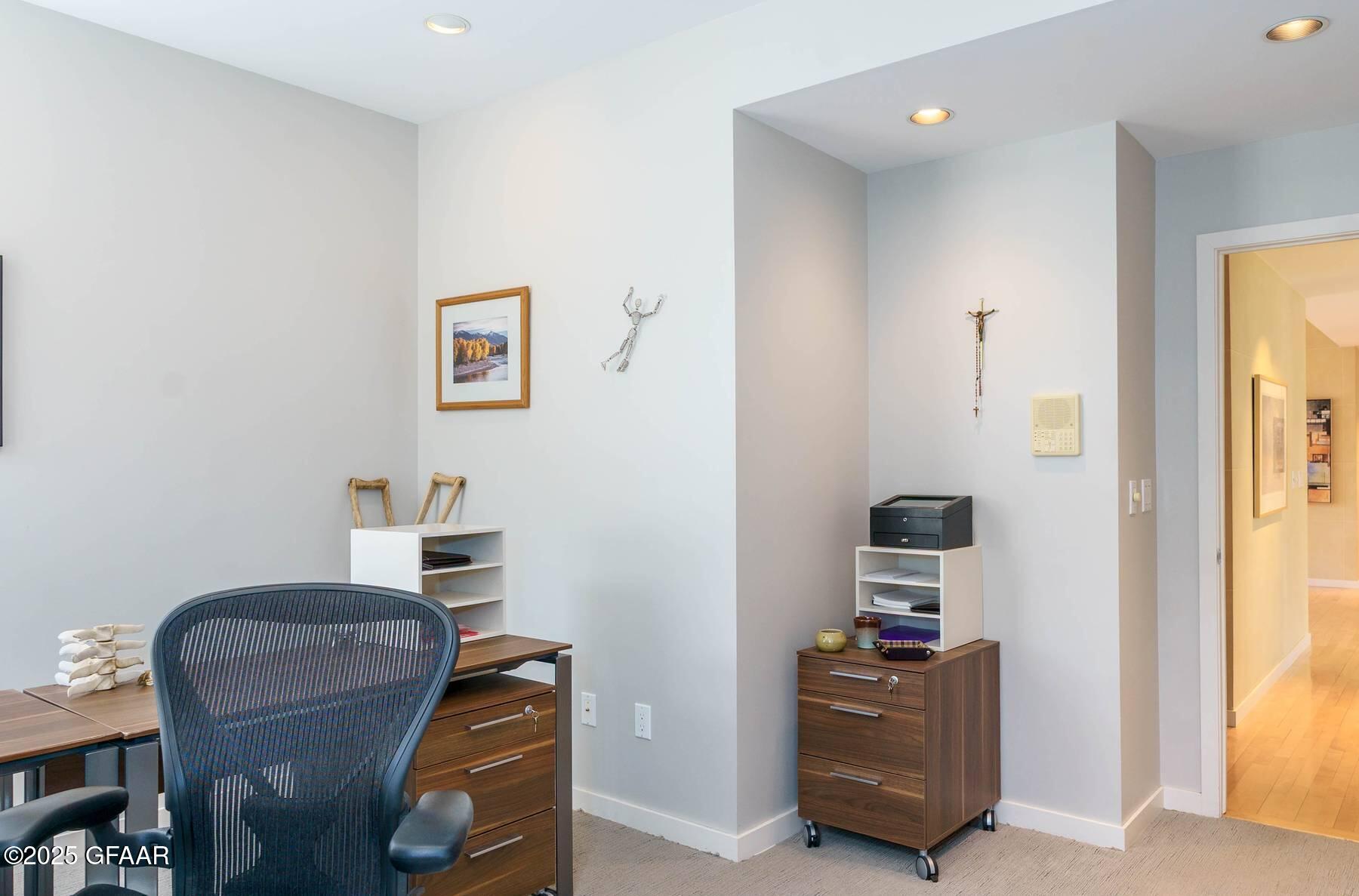 301 WOODLAND Circle