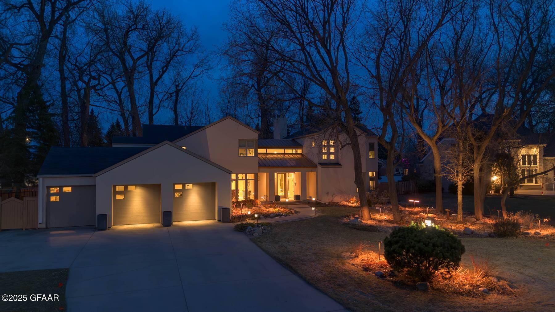 301 WOODLAND Circle