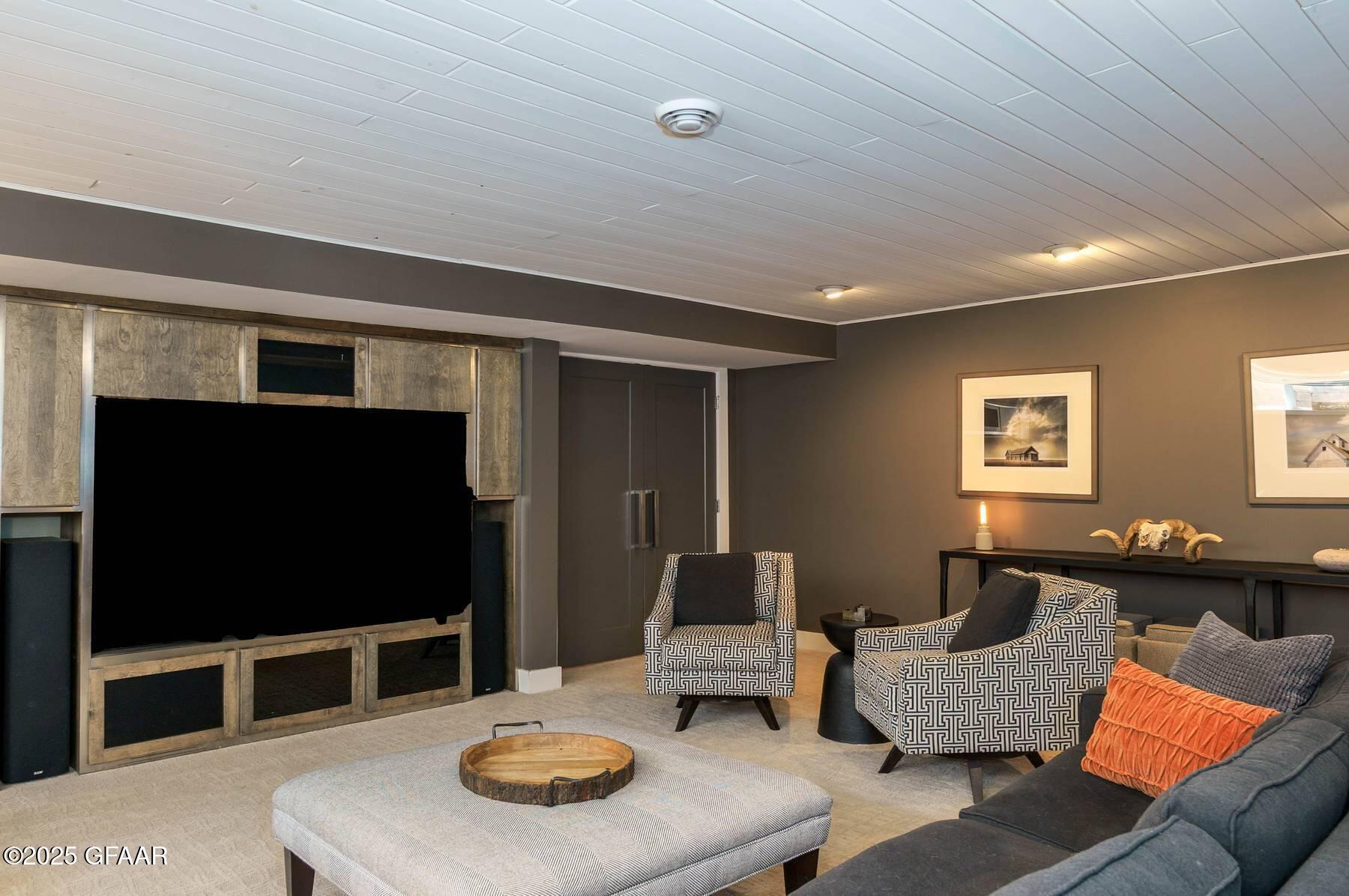 301 WOODLAND Circle