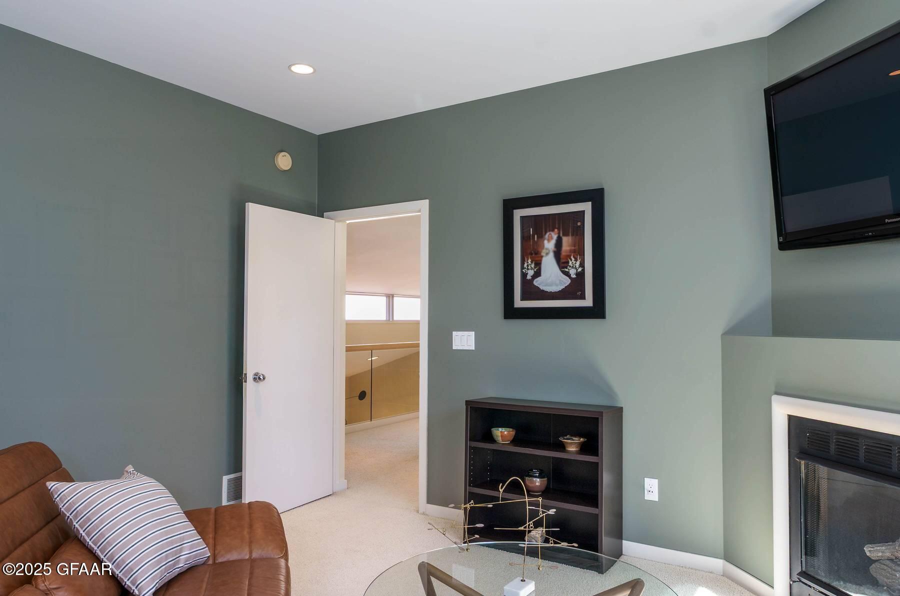 301 WOODLAND Circle