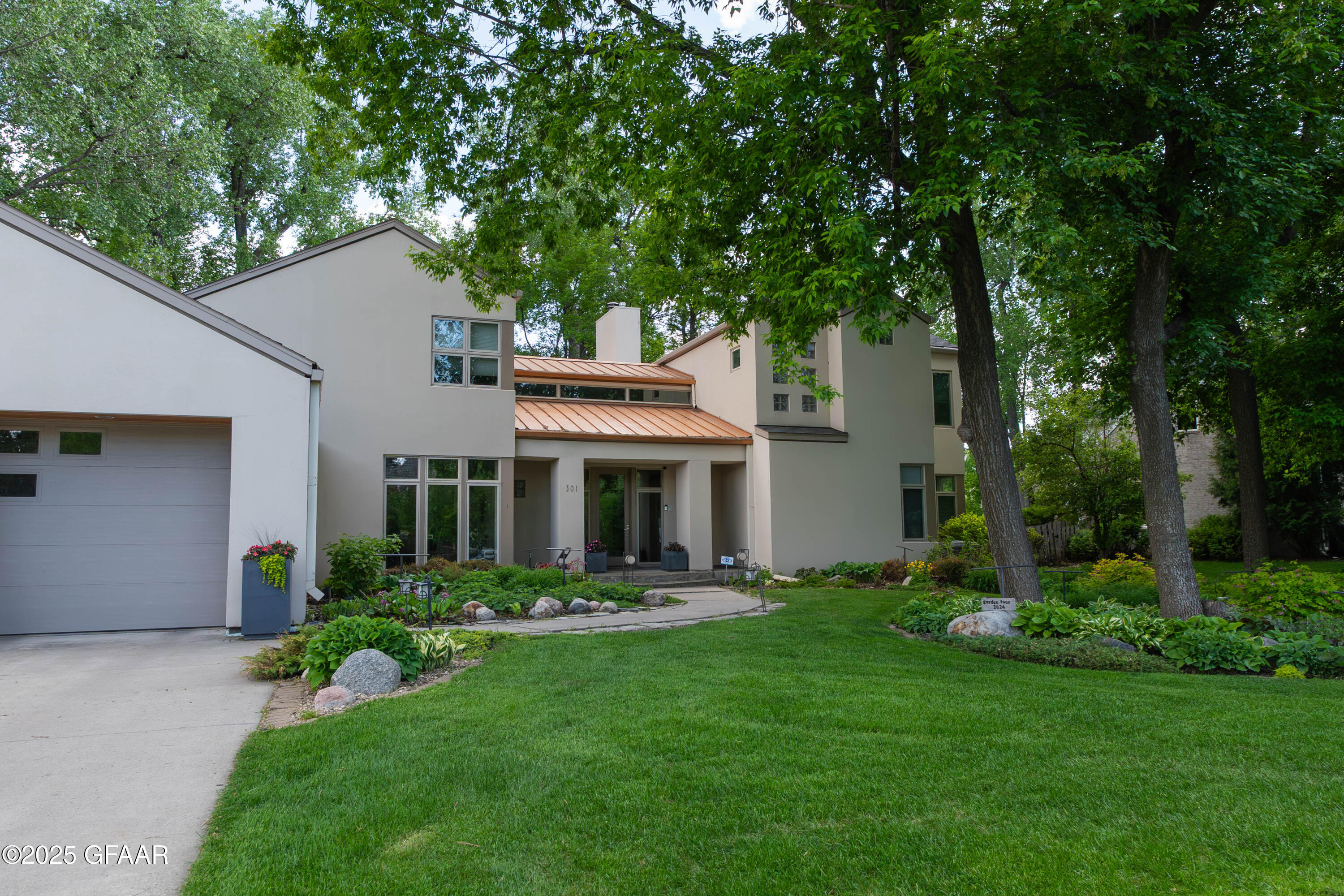 301 WOODLAND Circle