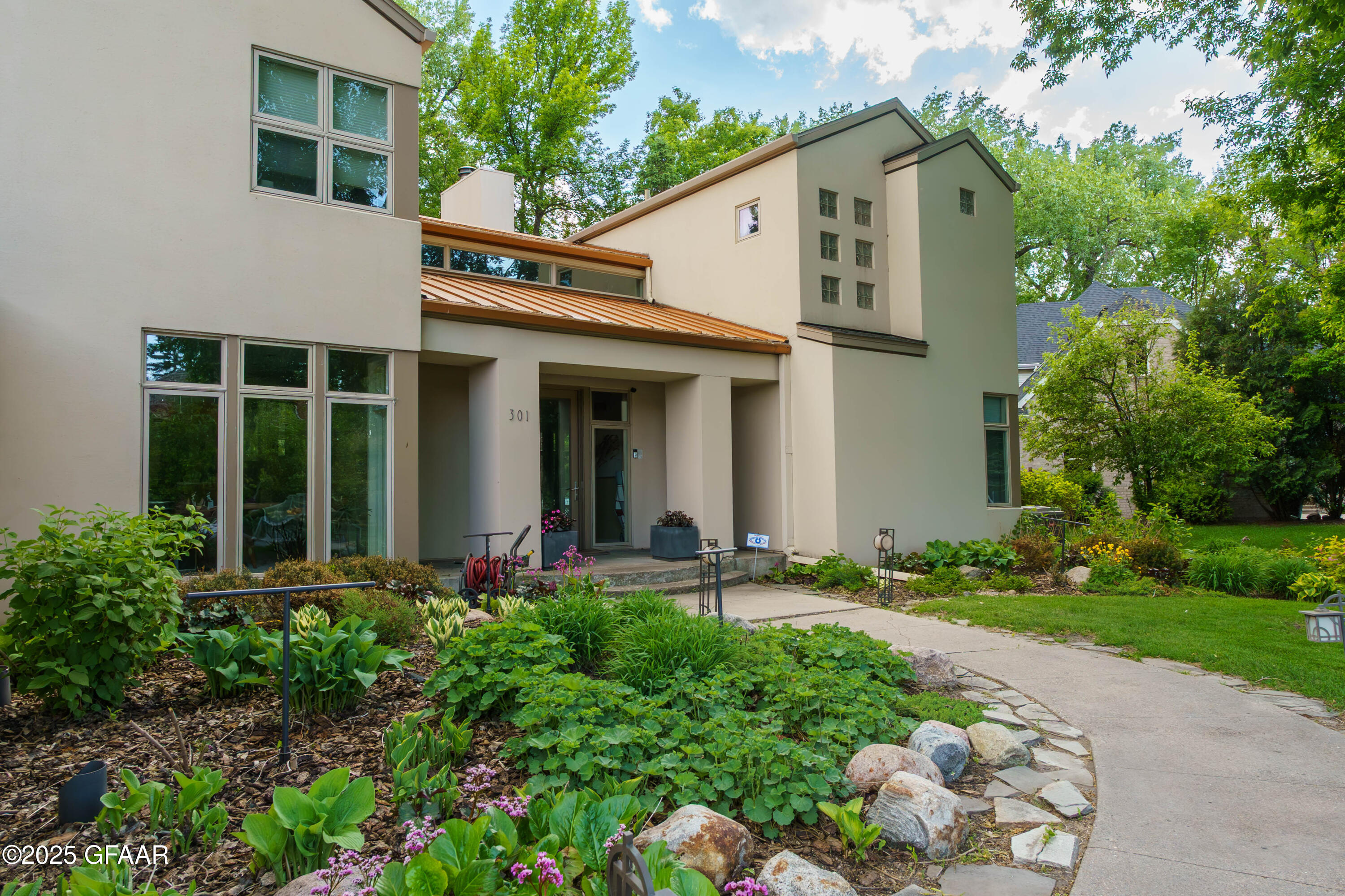 301 WOODLAND Circle