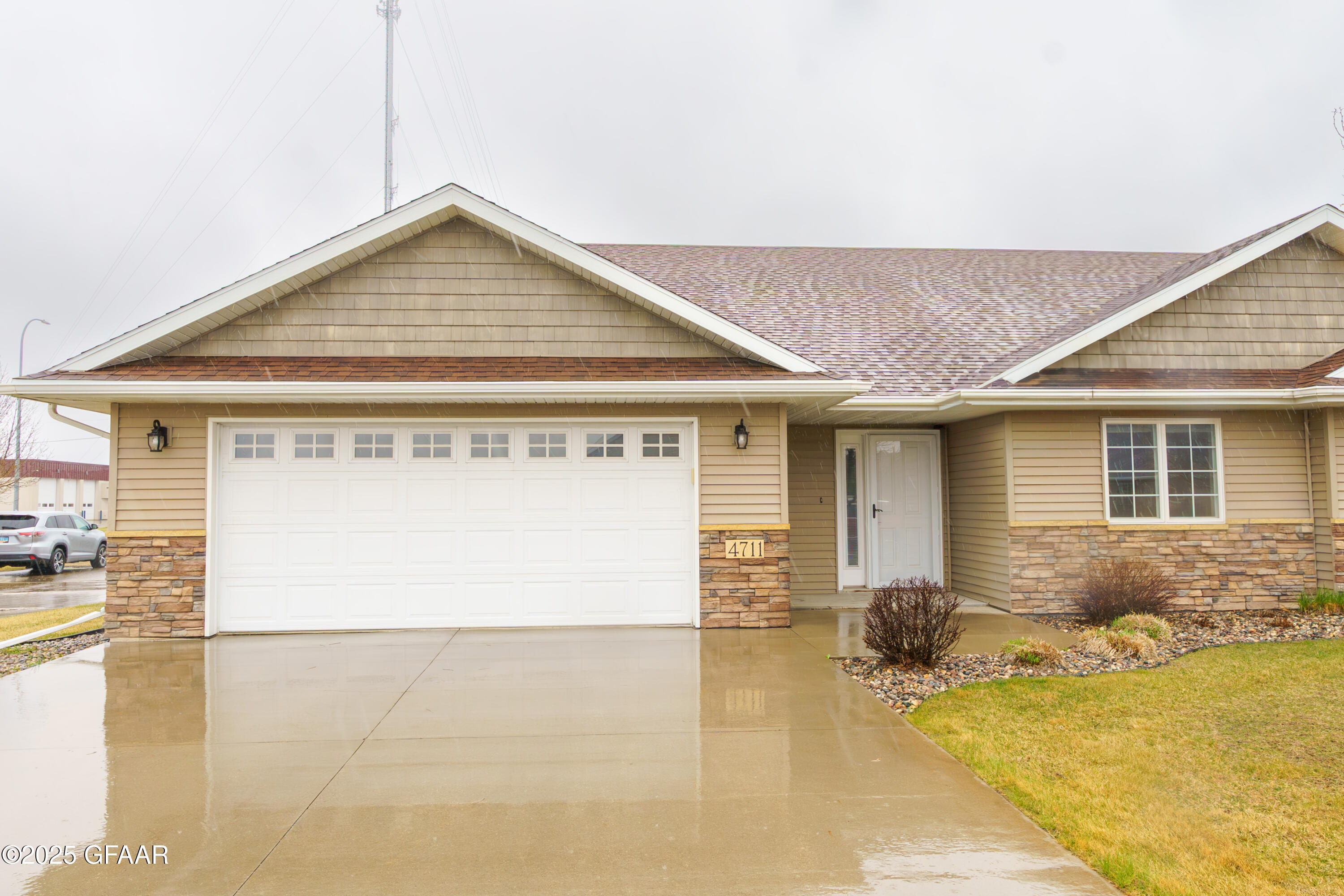 4711 RIDGEWOOD Lane
