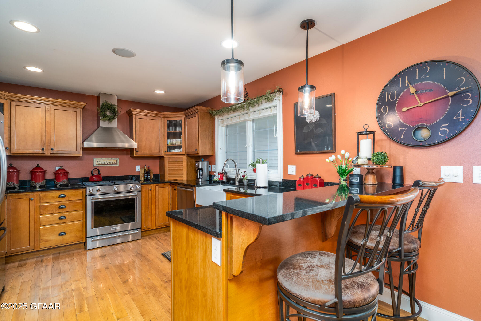 1605 15TH Avenue NE