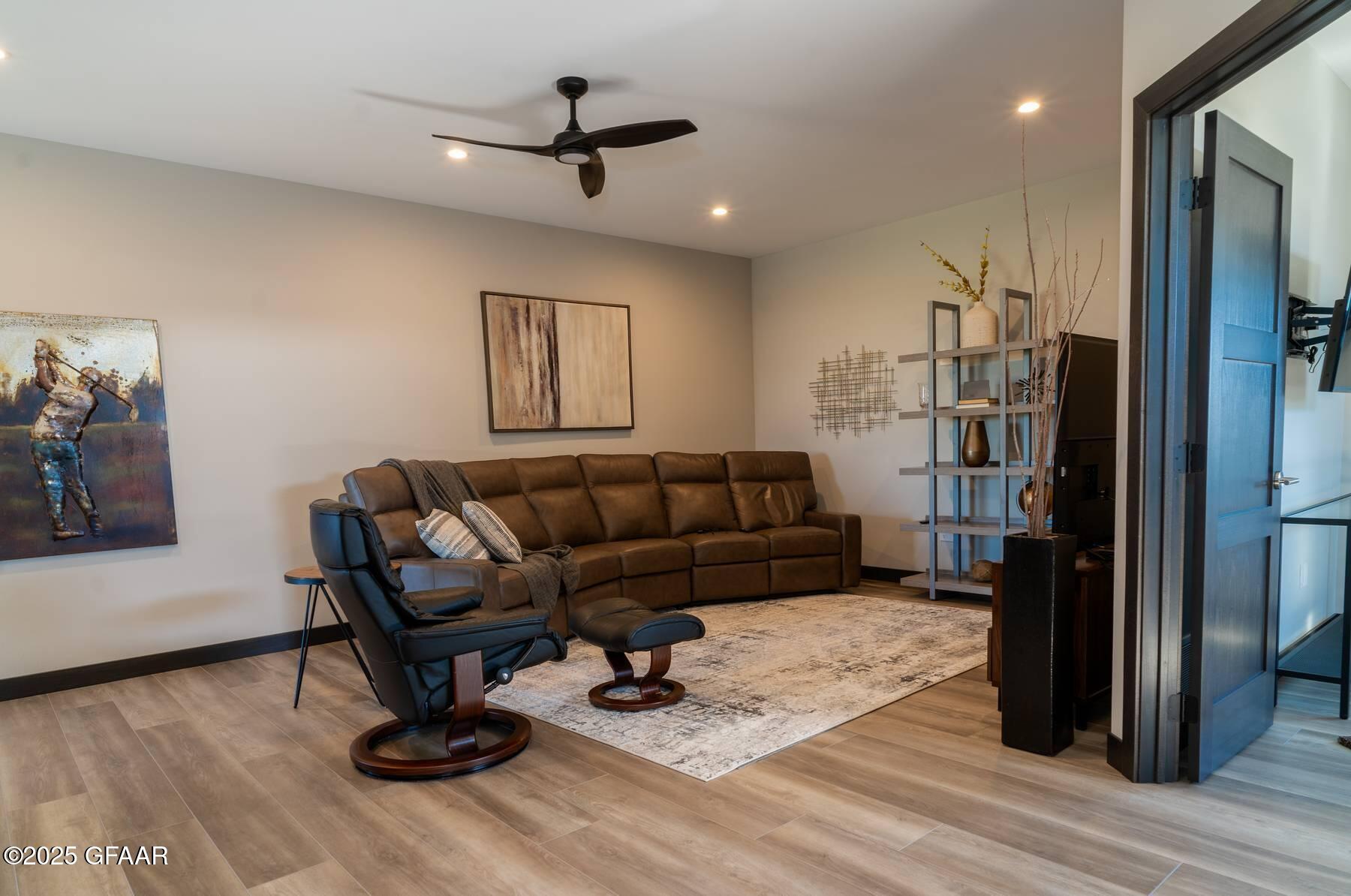 1722 KINGS VIEW Drive