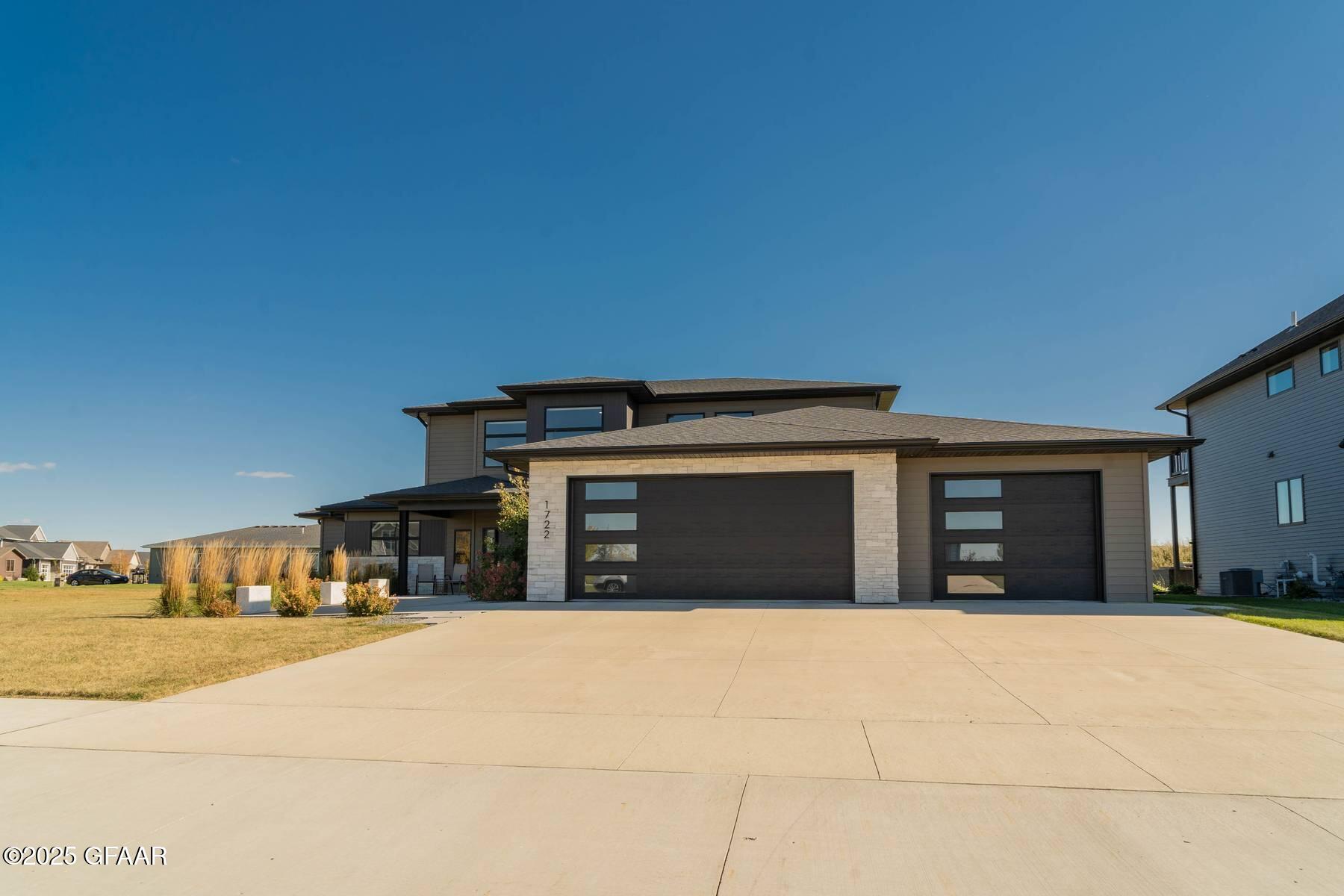 1722 KINGS VIEW Drive
