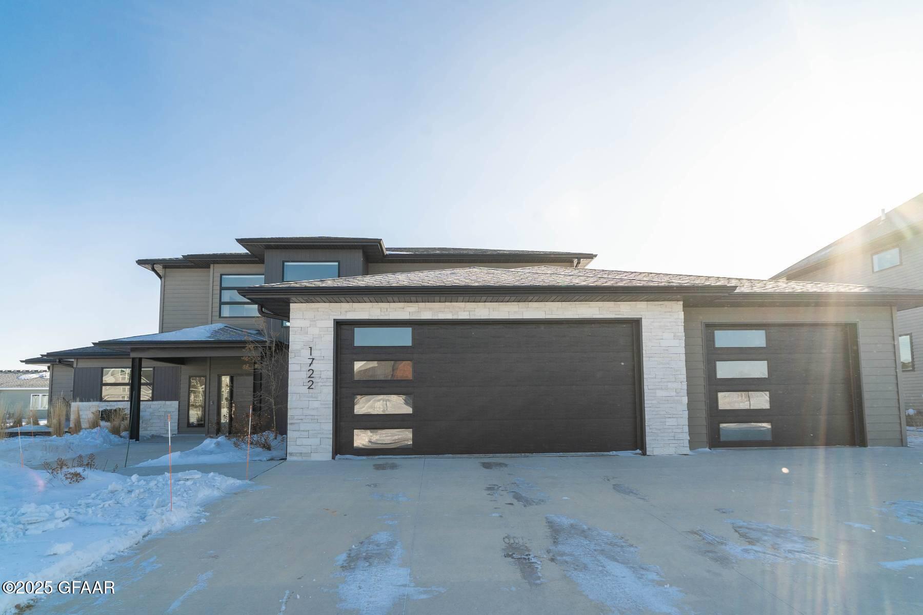 1722 KINGS VIEW Drive