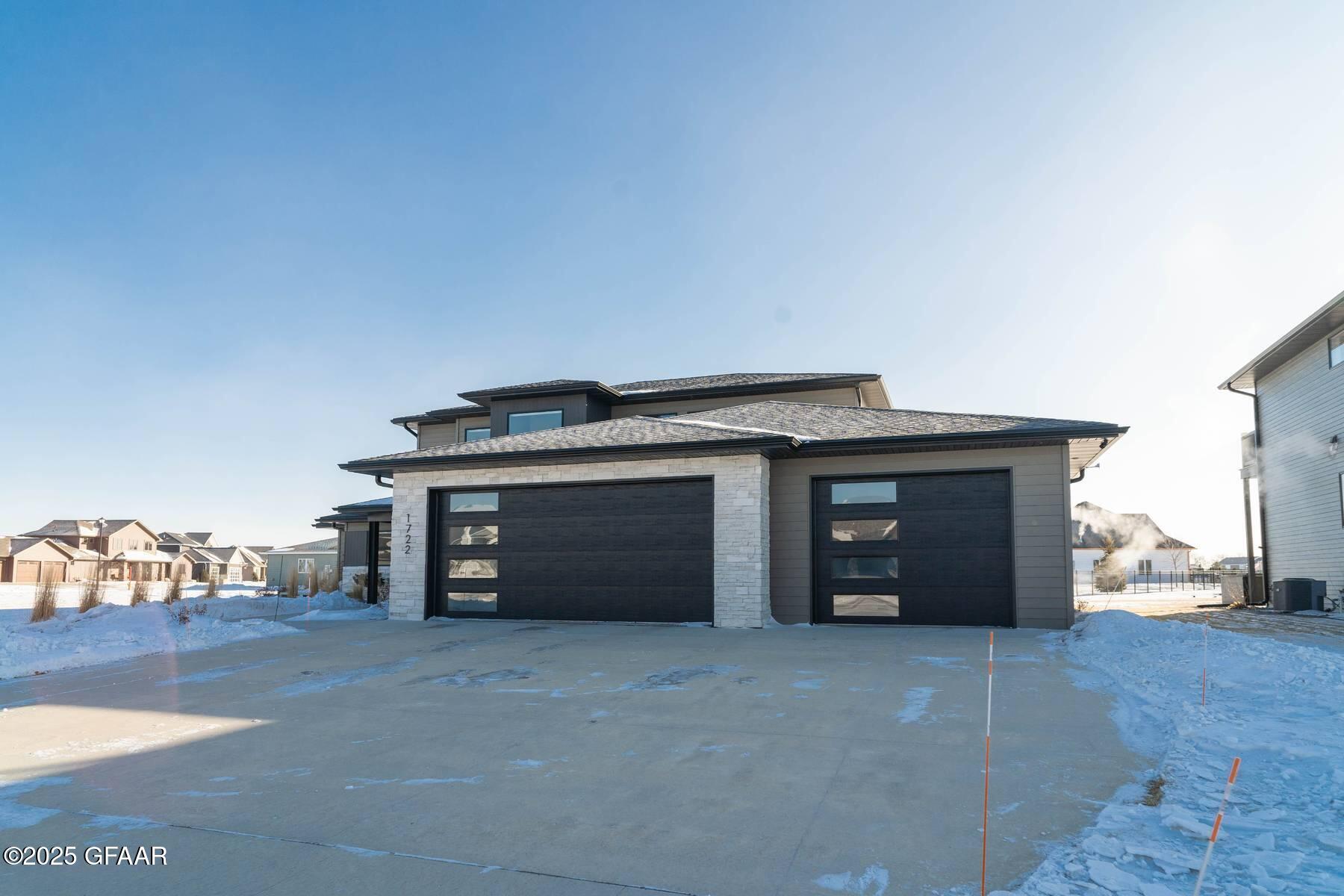 1722 KINGS VIEW Drive