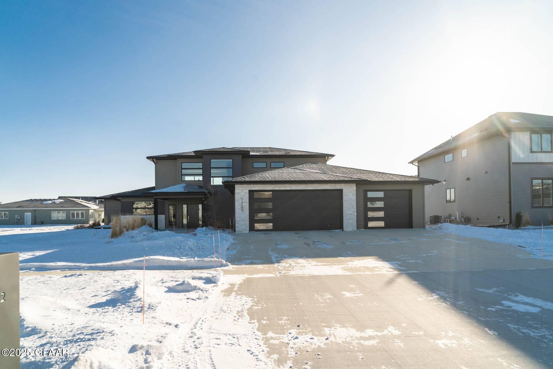 1722 KINGS VIEW Drive