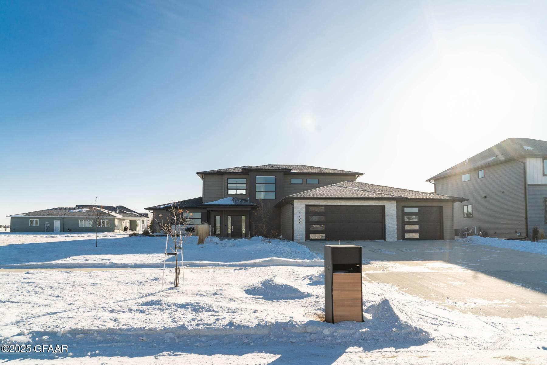 1722 KINGS VIEW Drive