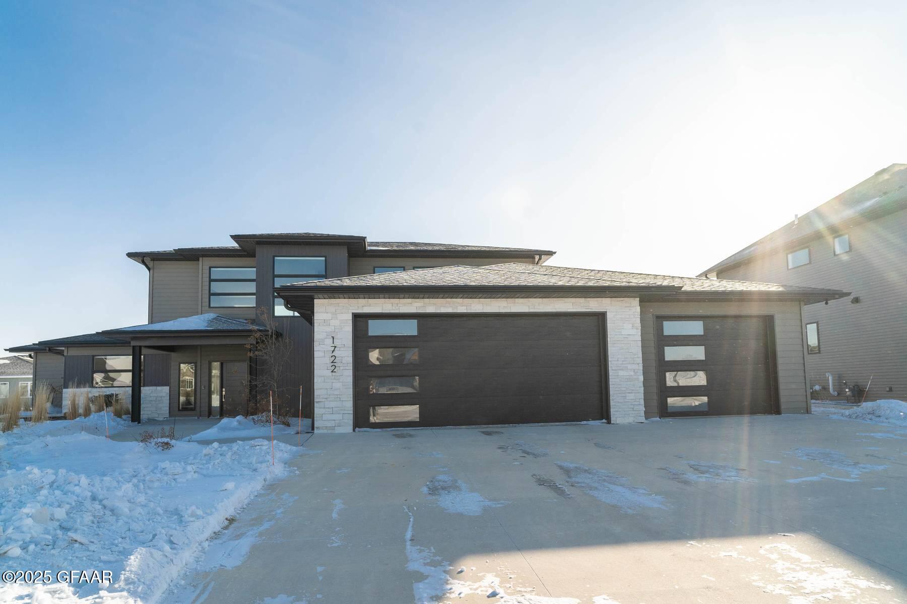 1722 KINGS VIEW Drive