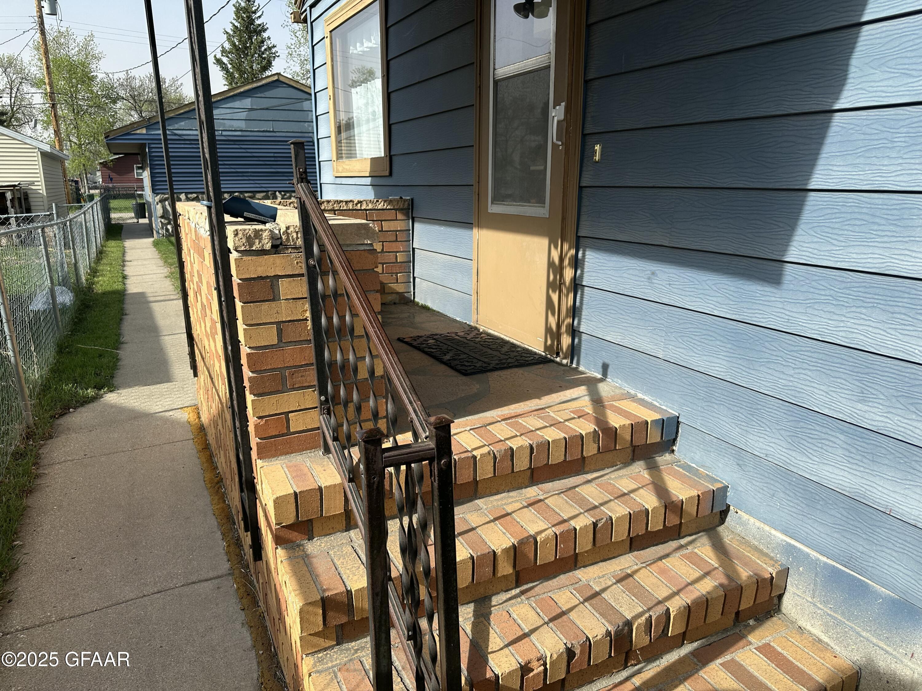 2010 11TH Avenue N