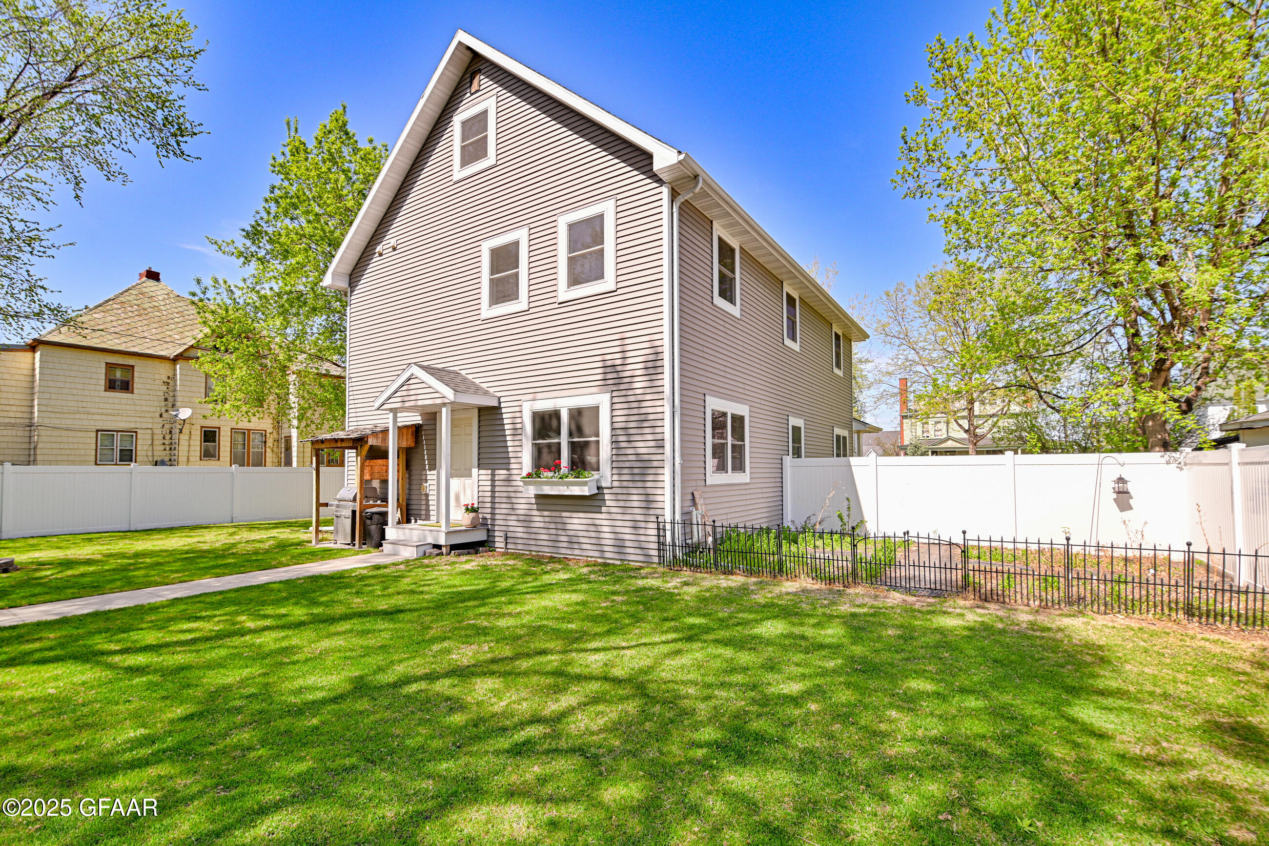 514 5TH Street S