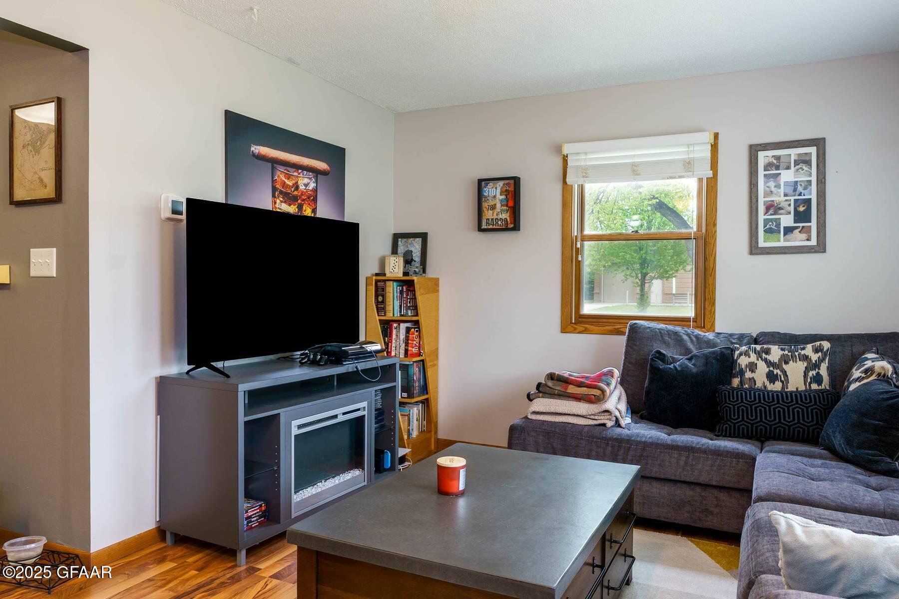 1019 4TH Street SE