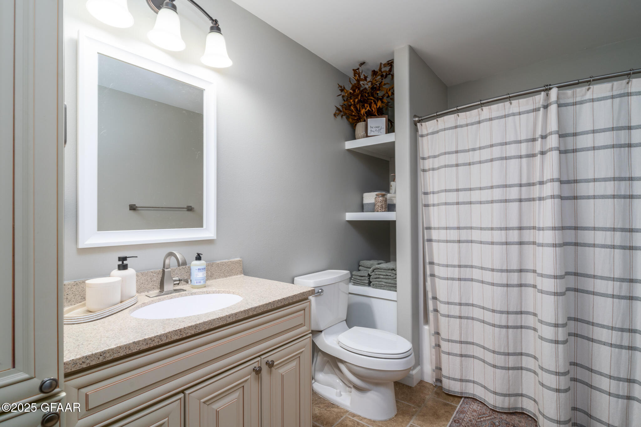 1427 CHESTNUT Street