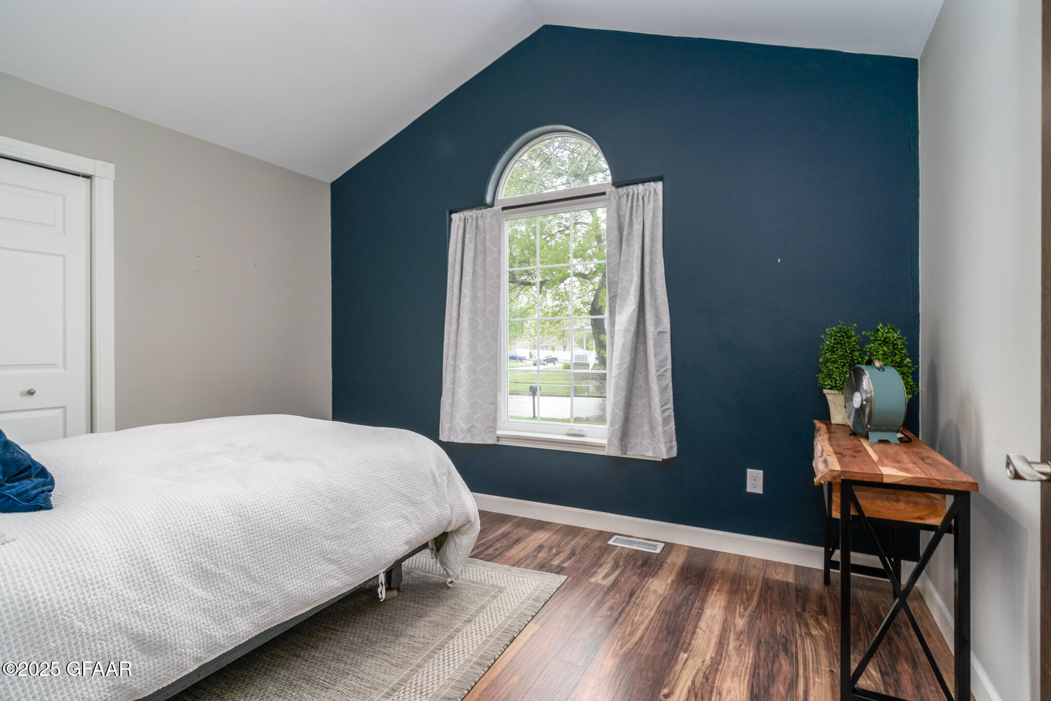 1427 CHESTNUT Street