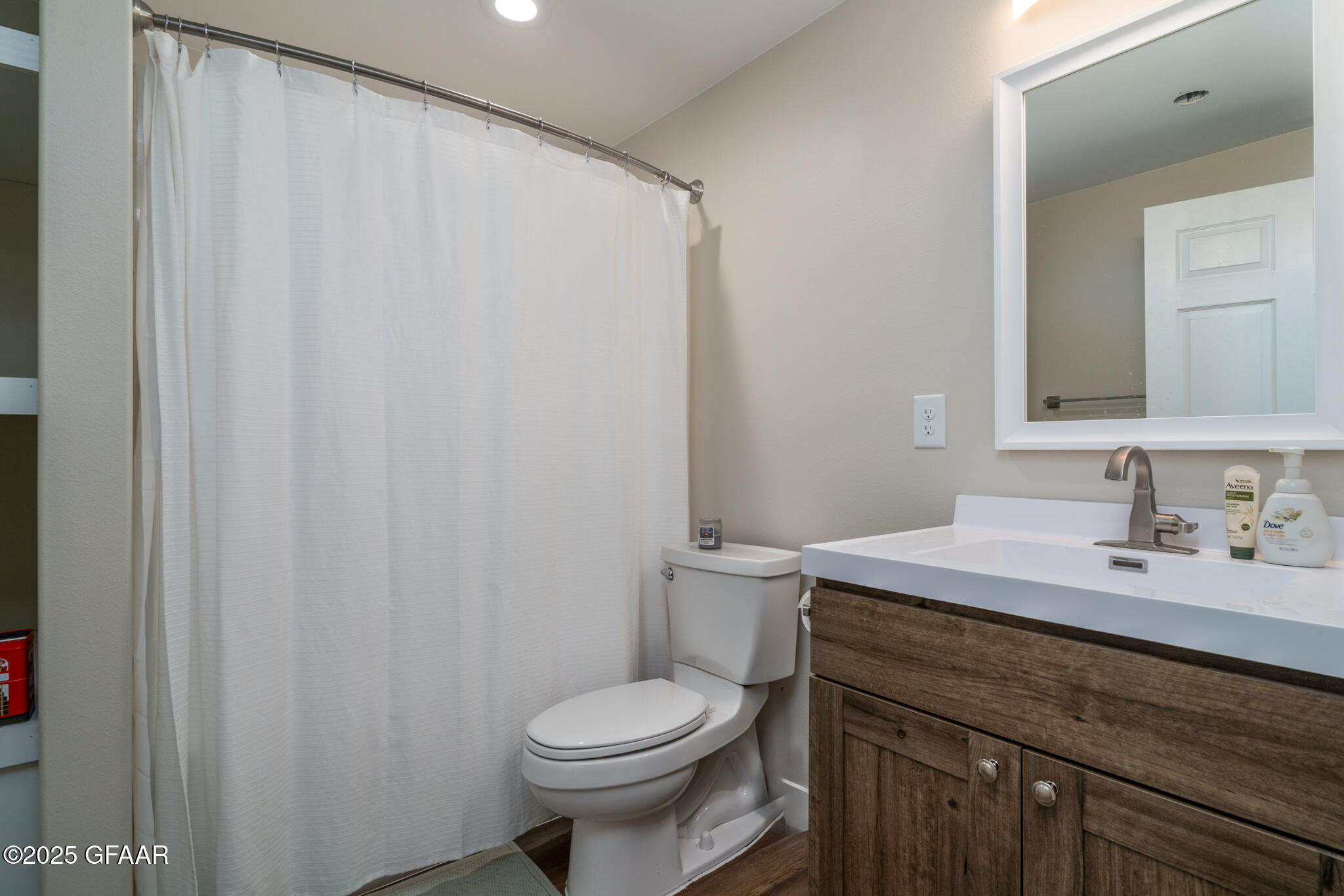 1427 CHESTNUT Street