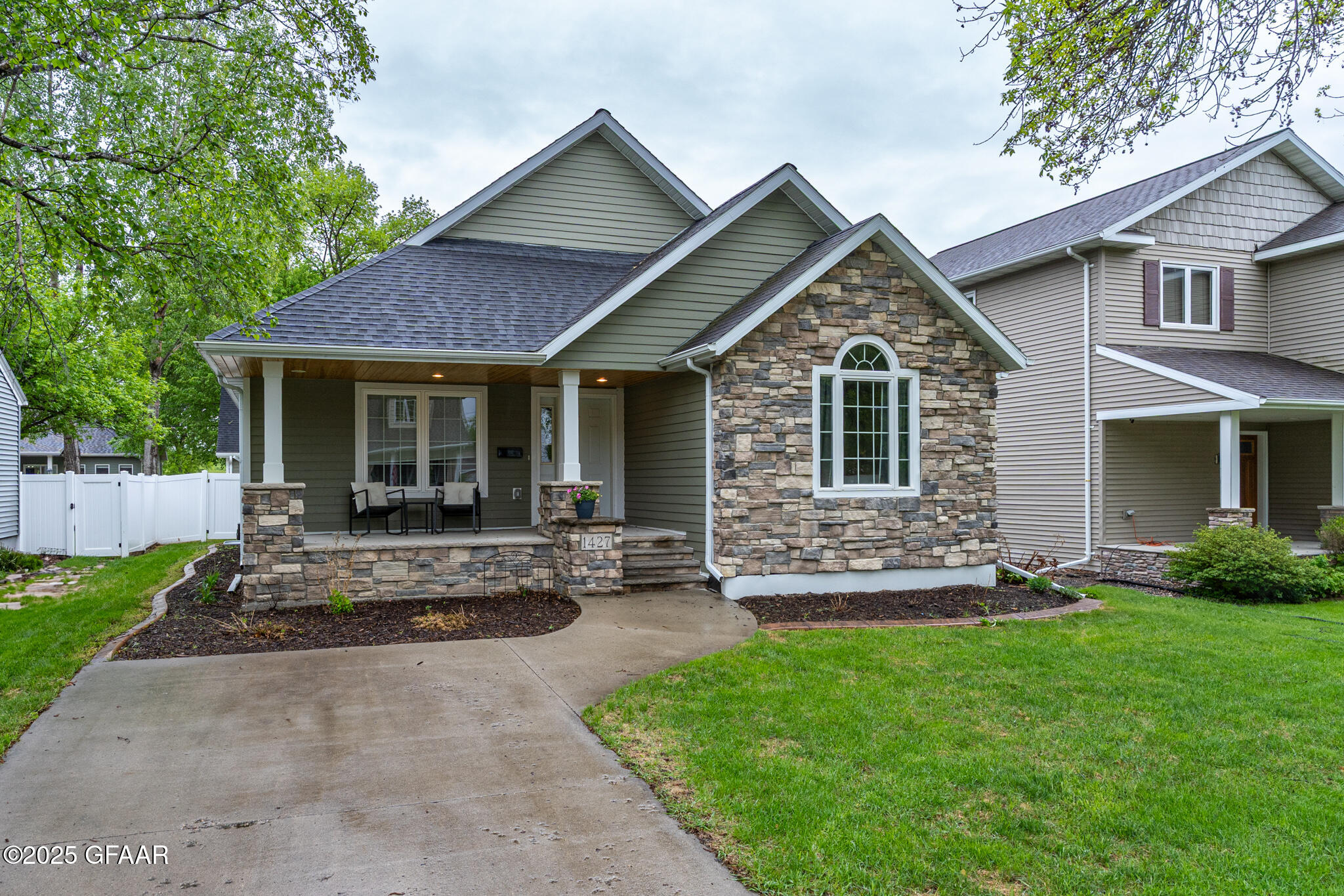 1427 CHESTNUT Street