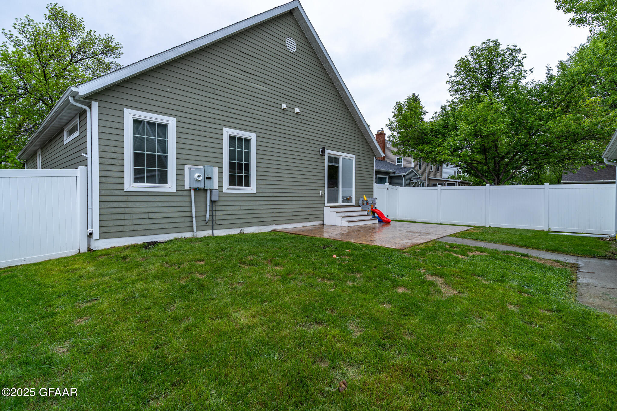 1427 CHESTNUT Street