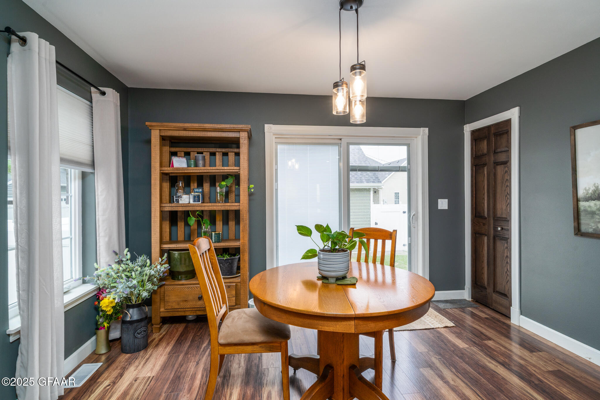 1427 CHESTNUT Street