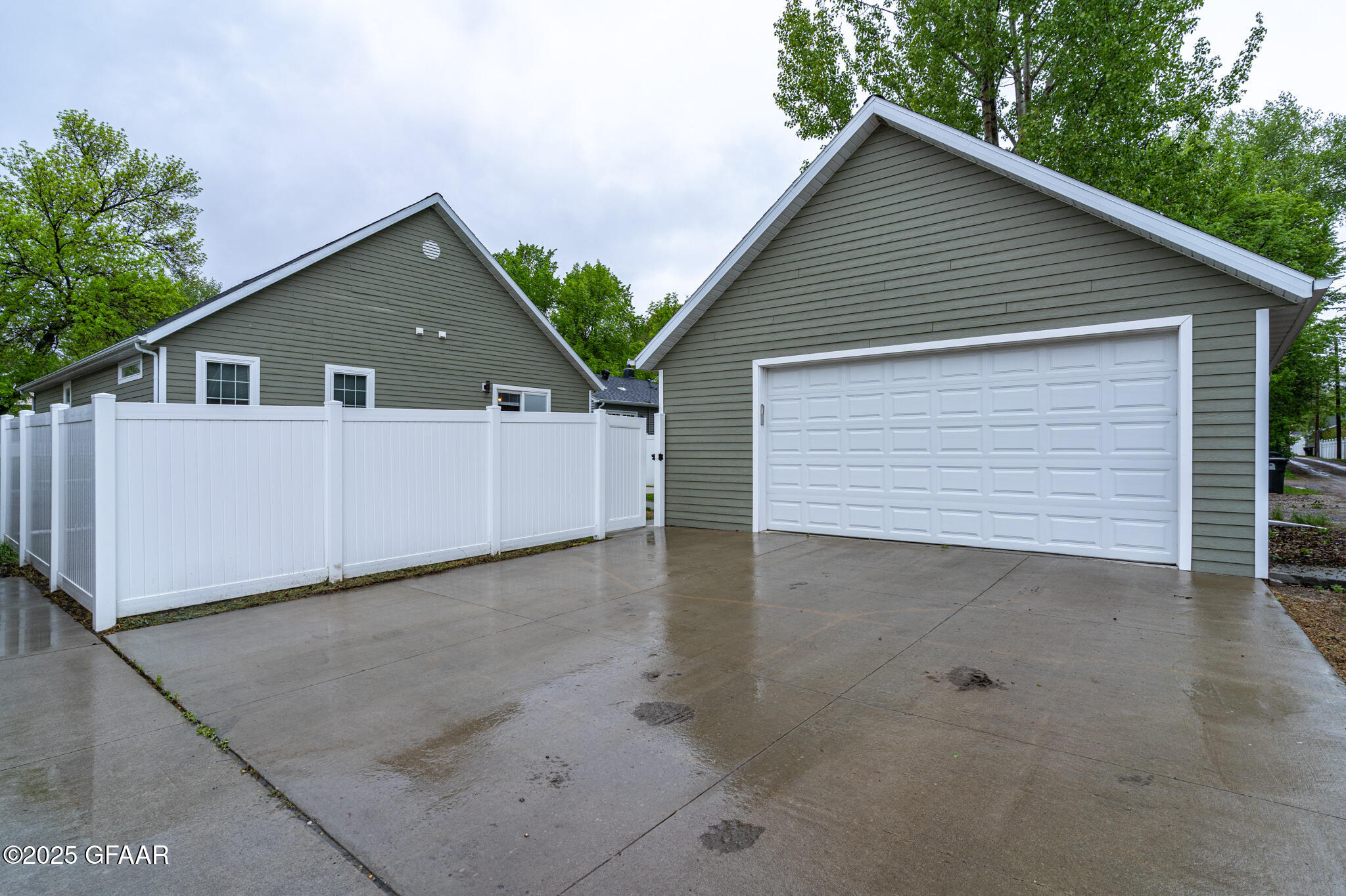 1427 CHESTNUT Street