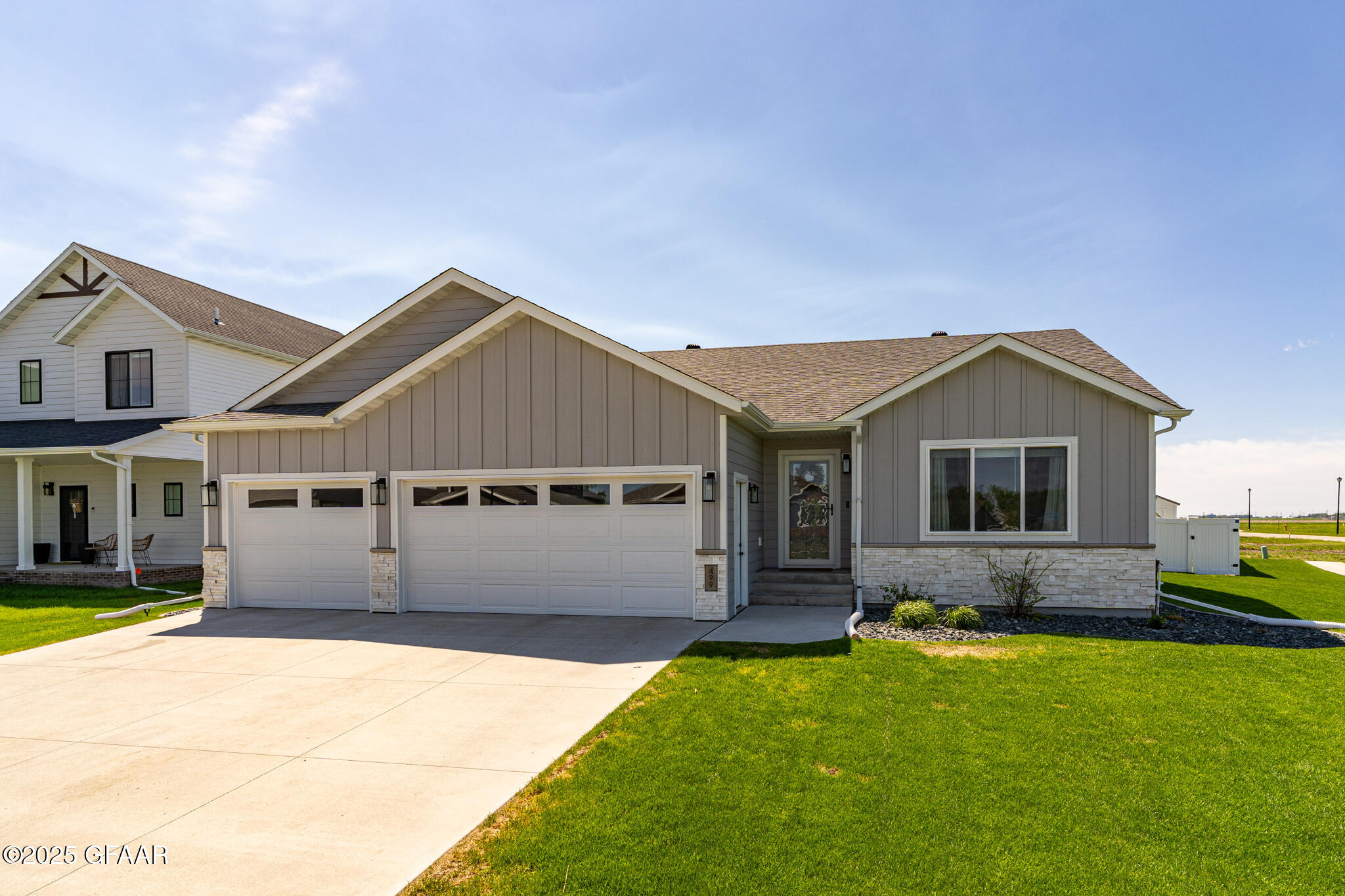 499 PLYMOUTH Lane
