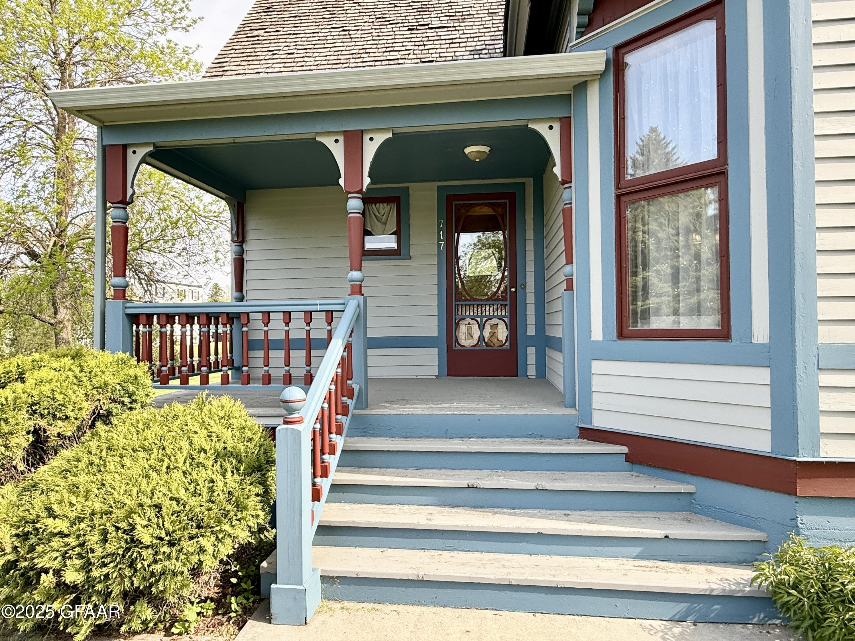 717 9TH AVE.